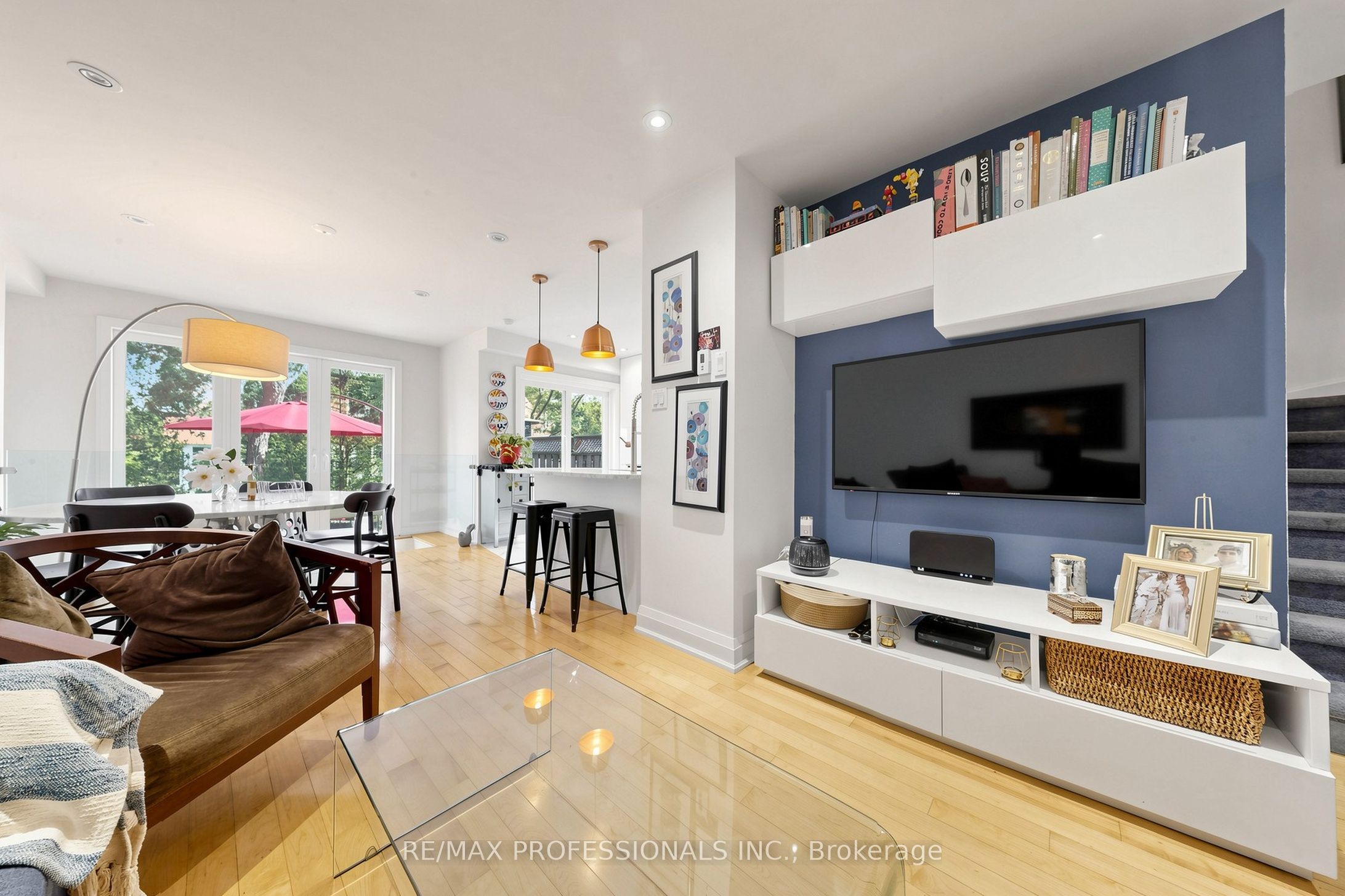 1064 Queen Street W 15a Property Photo 6