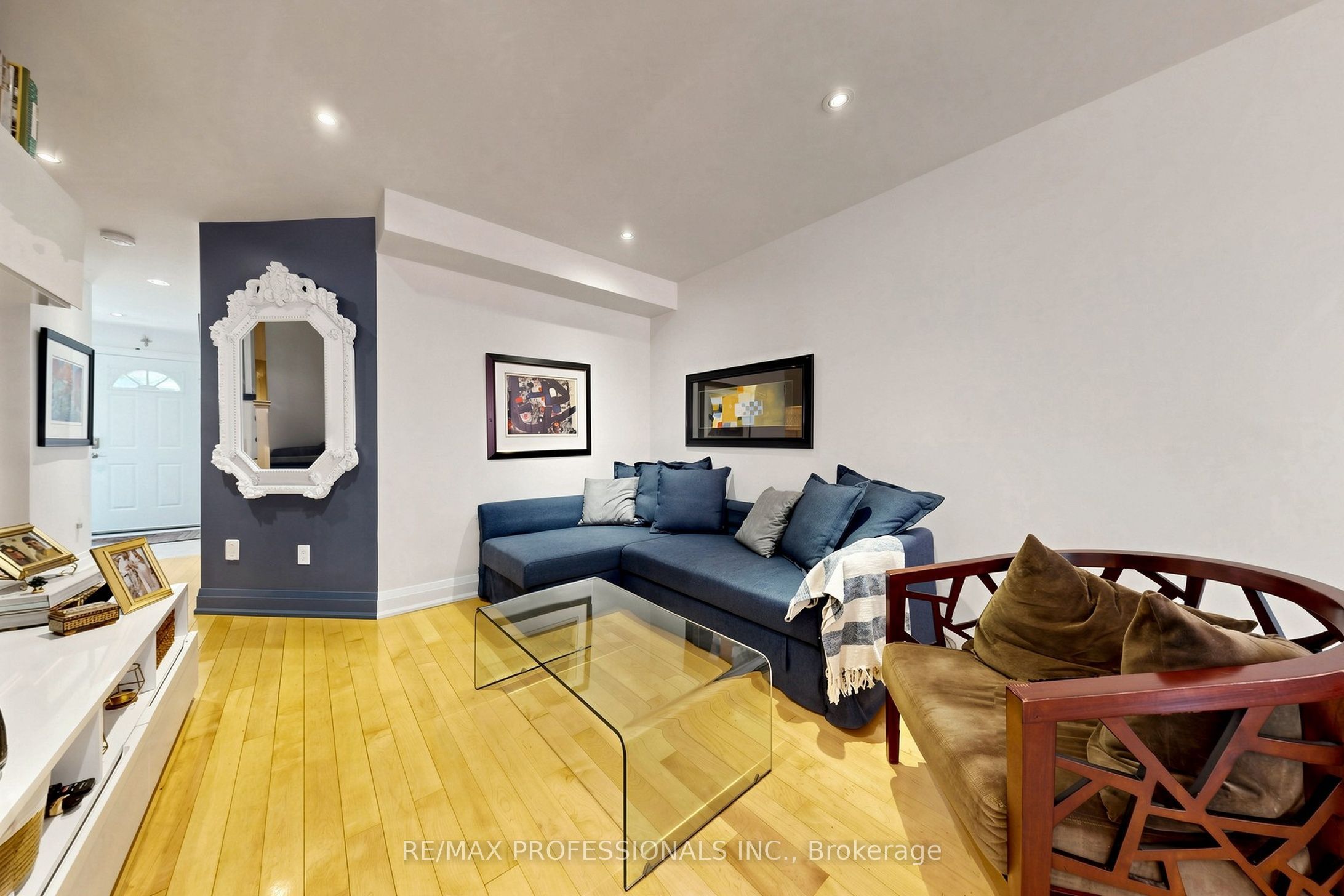 1064 Queen Street W 15a Property Photo 7