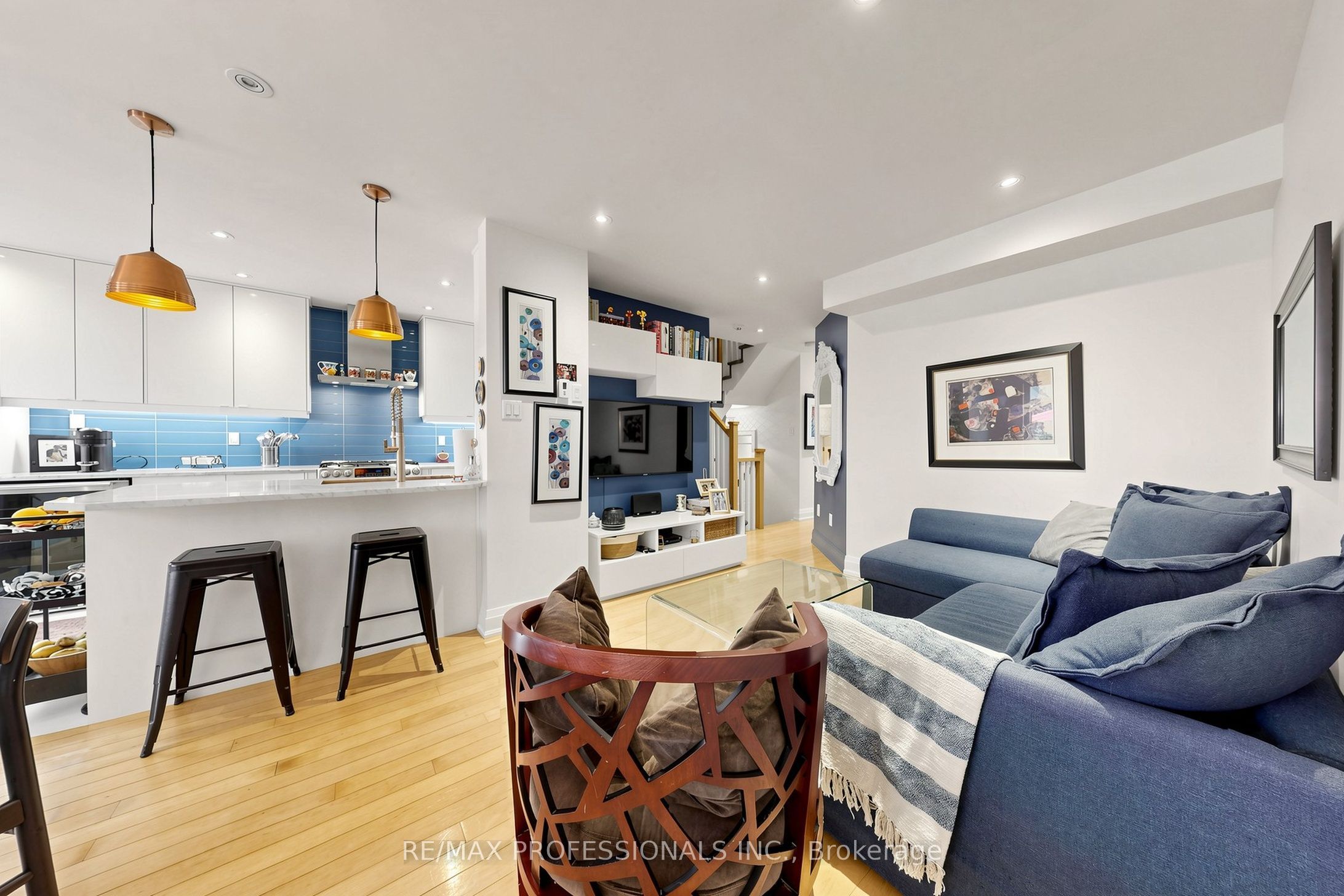 1064 Queen Street W 15a Property Photo 8