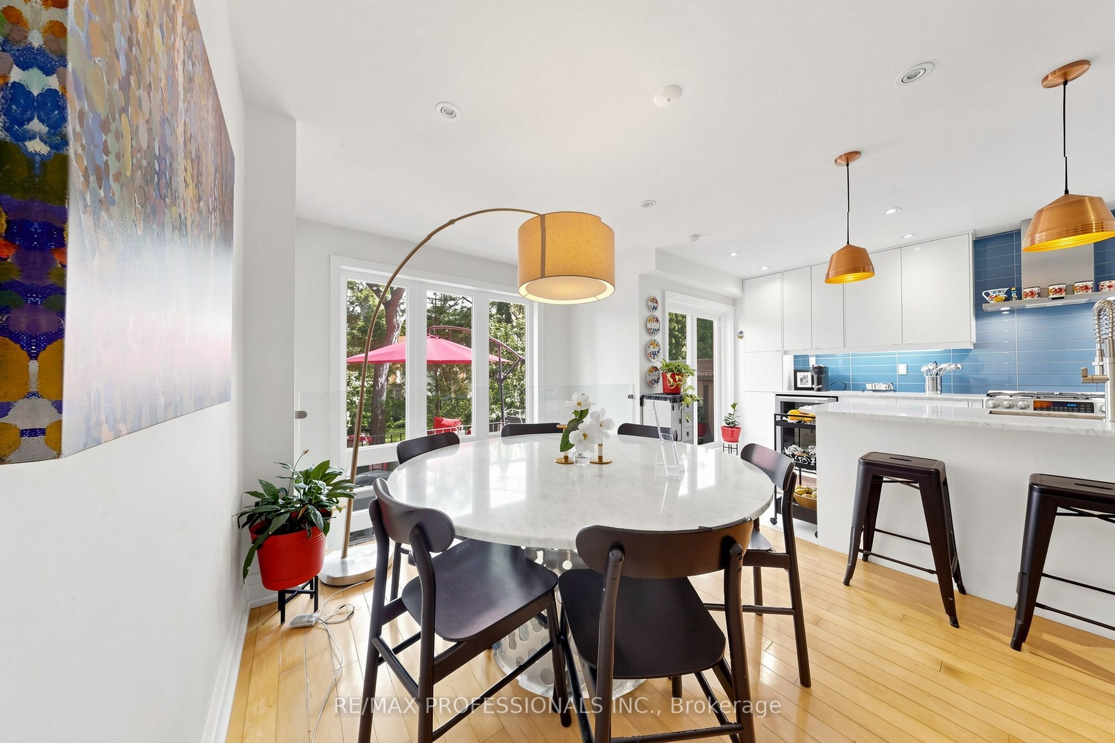 1064 Queen Street W 15a Property Photo 9