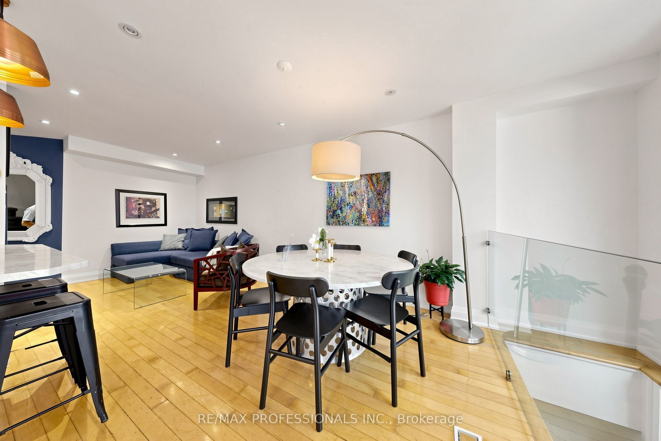 1064 Queen Street W 15a Property Photo 10