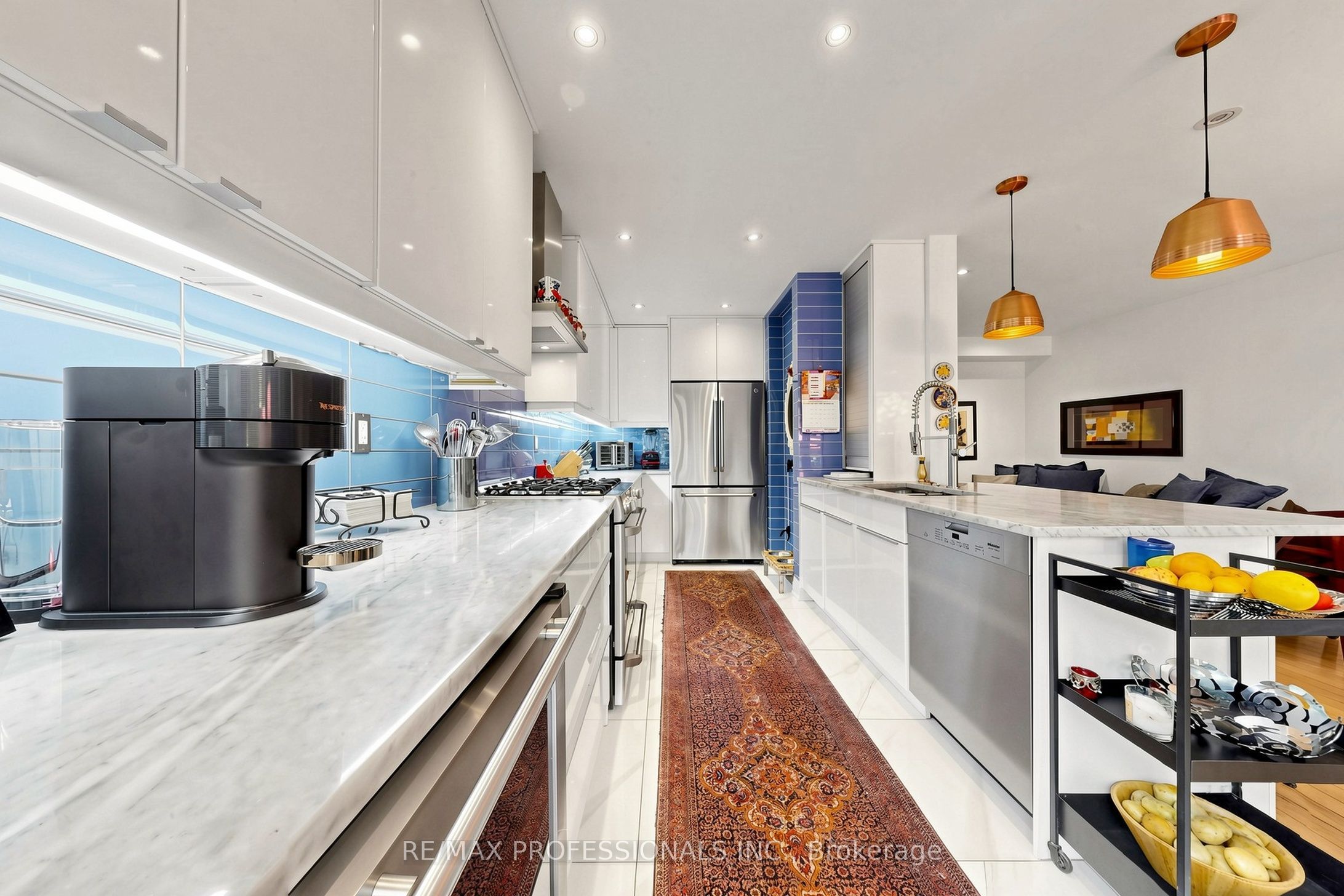 1064 Queen Street W 15a Property Photo 11