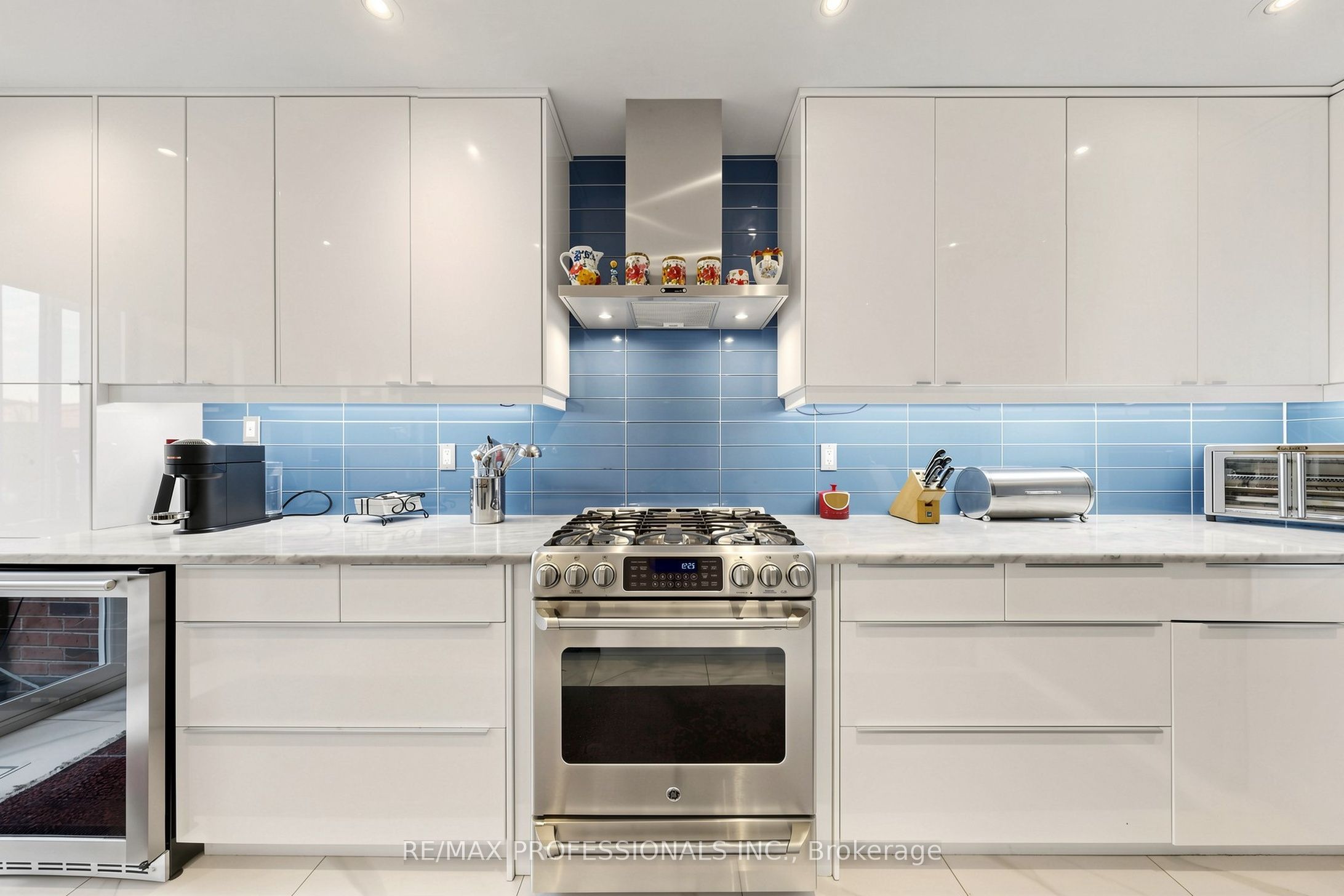 1064 Queen Street W 15a Property Photo 12