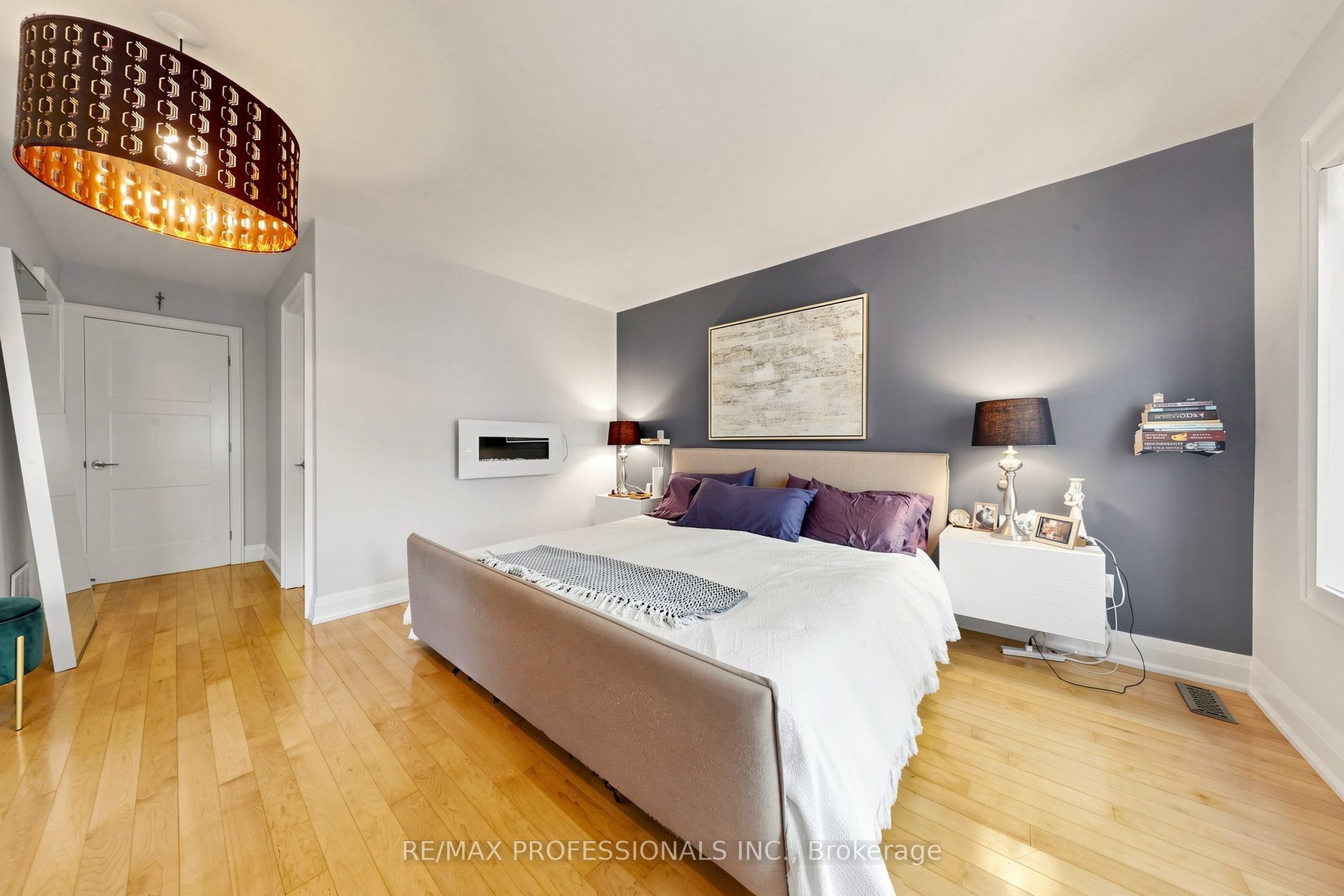 1064 Queen Street W 15a Property Photo 16
