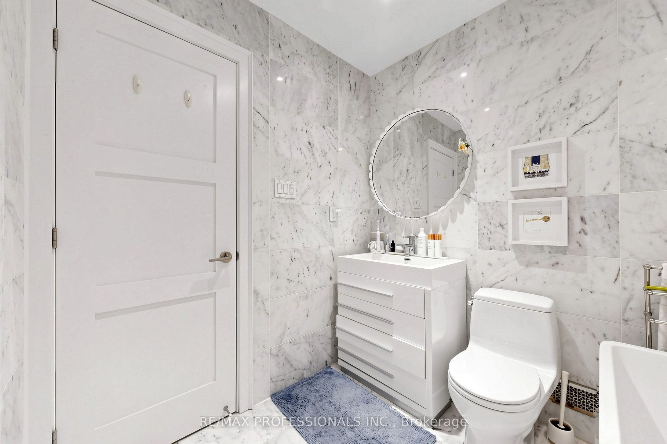 1064 Queen Street W 15a Property Photo 18