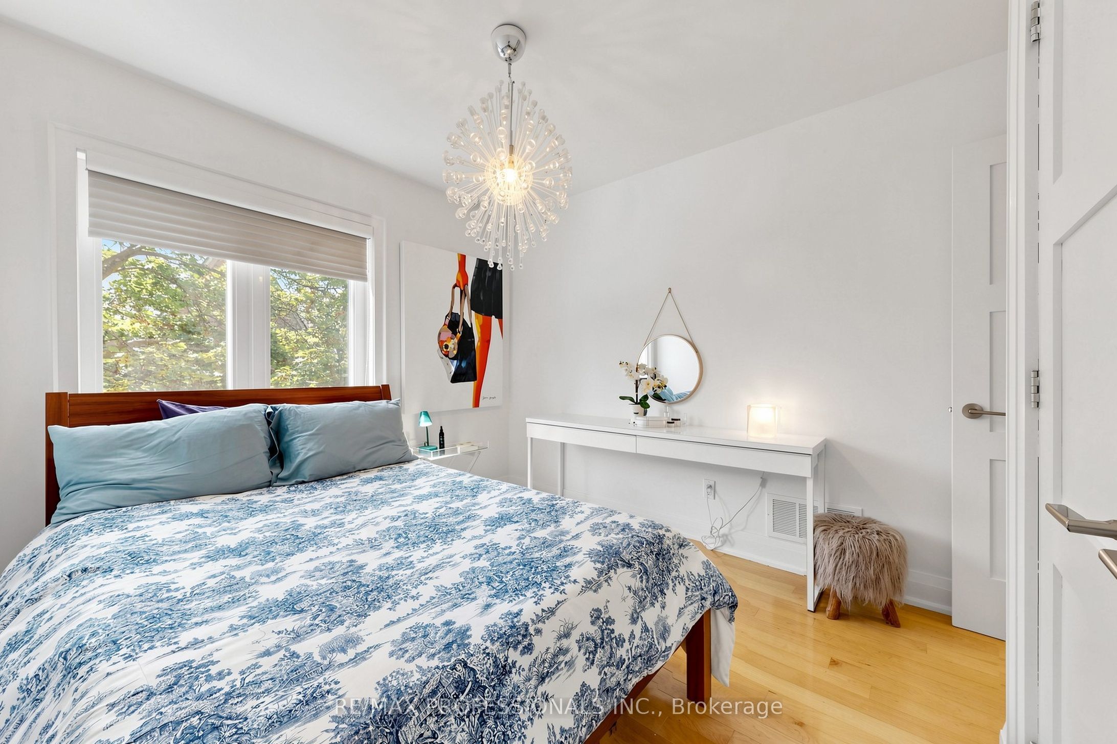 1064 Queen Street W 15a Property Photo 21
