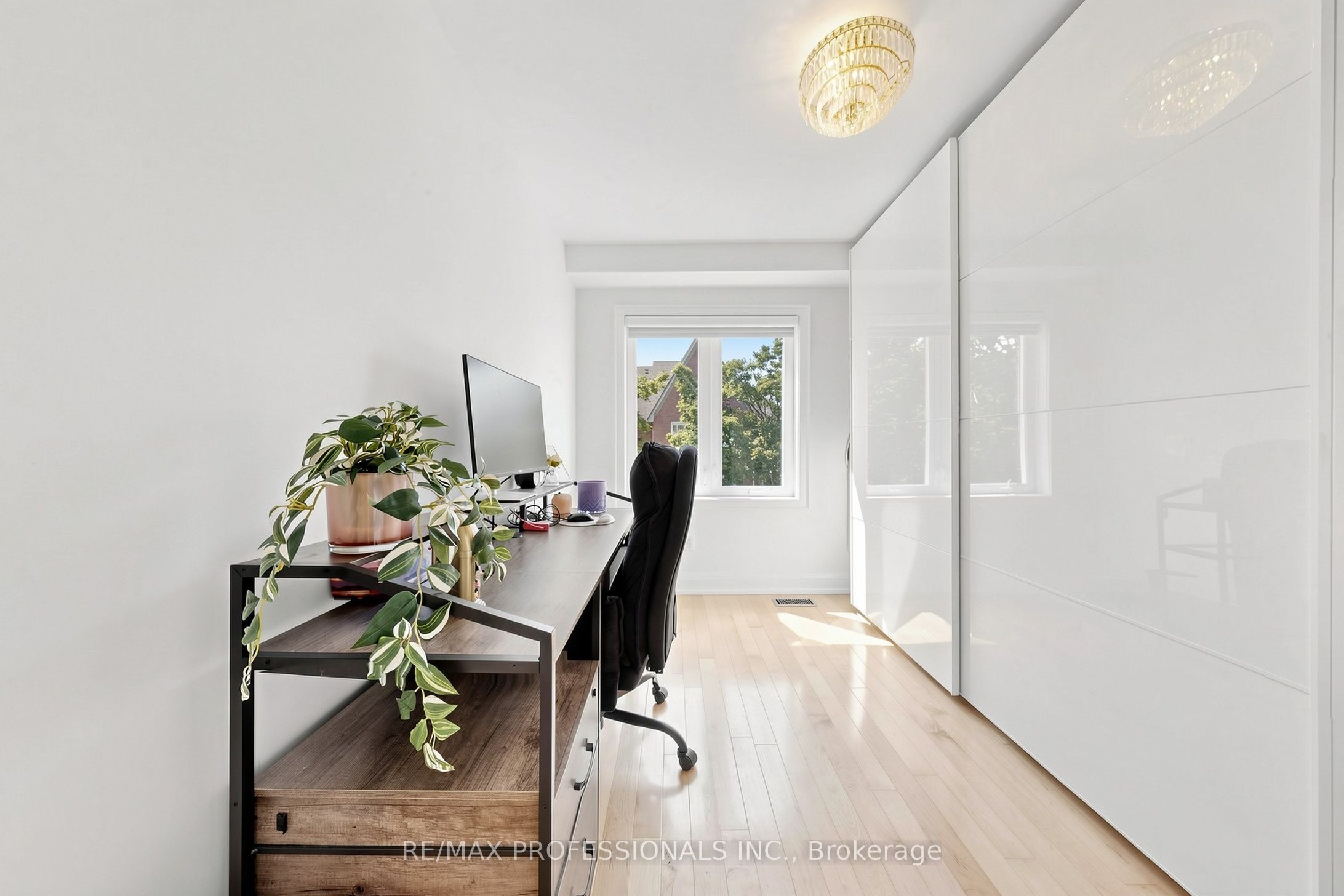 1064 Queen Street W 15a Property Photo 22