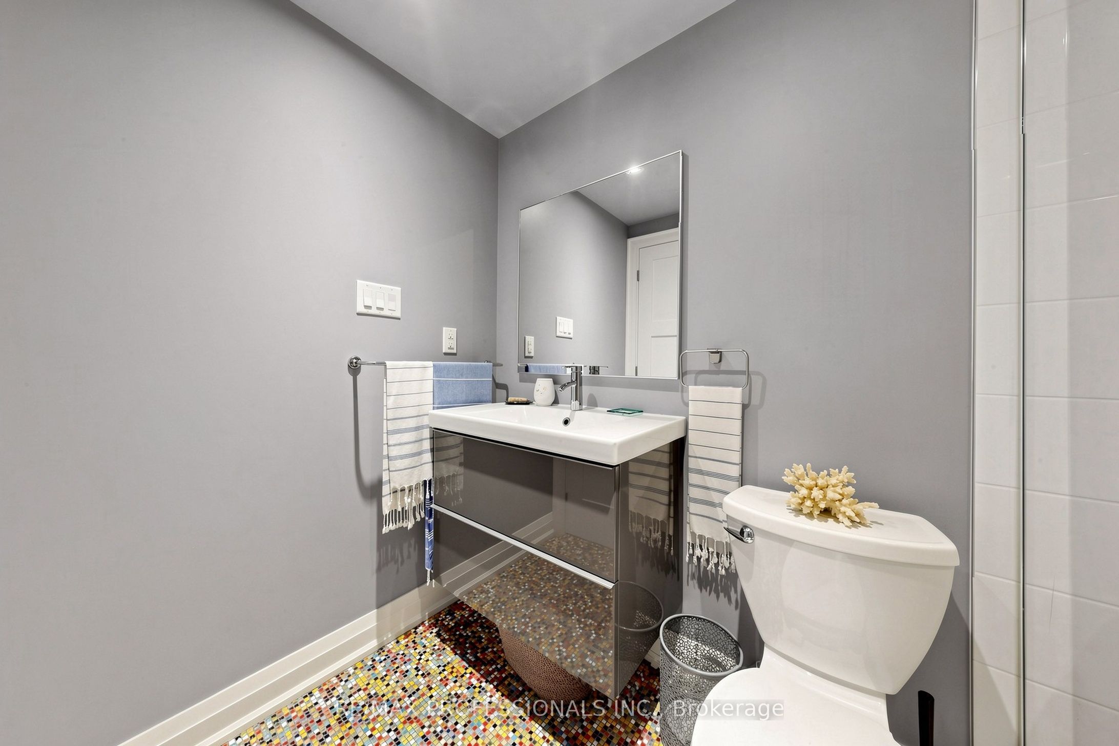 1064 Queen Street W 15a Property Photo 23