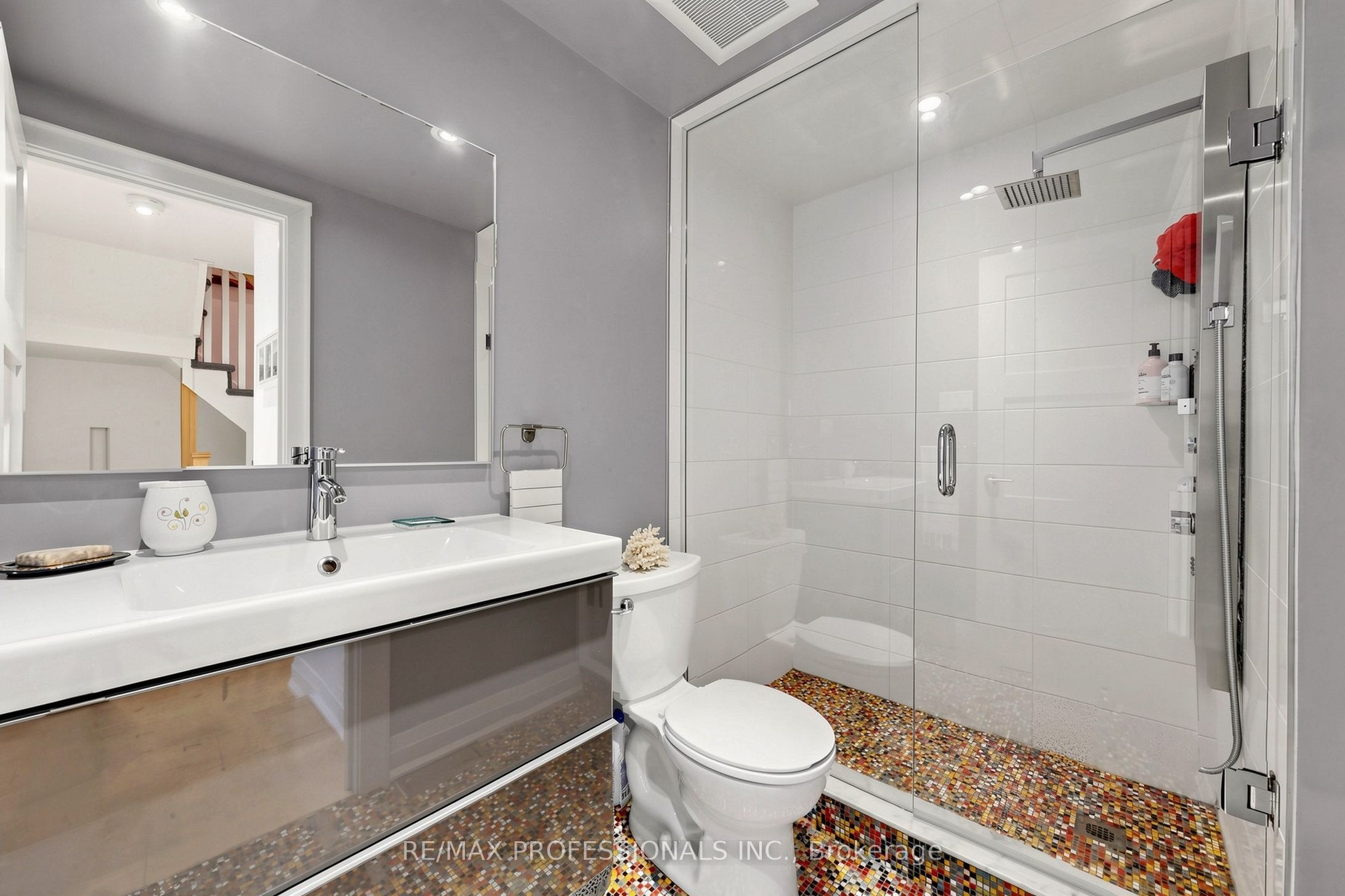1064 Queen Street W 15a Property Photo 24