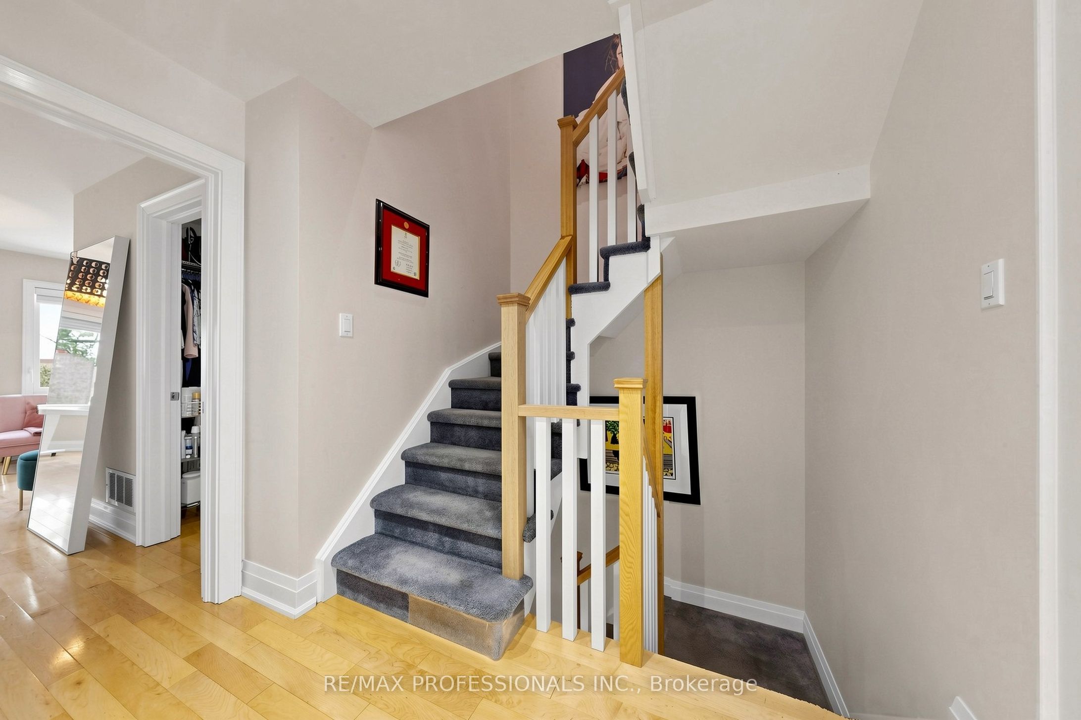 1064 Queen Street W 15a Property Photo 25
