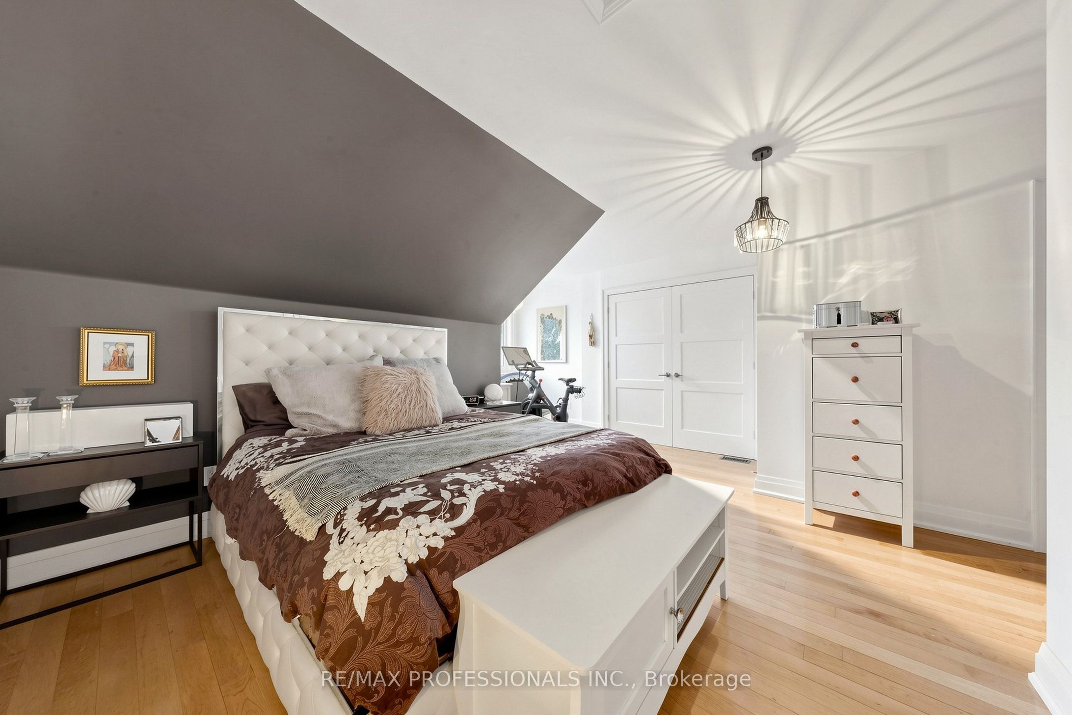 1064 Queen Street W 15a Property Photo 26