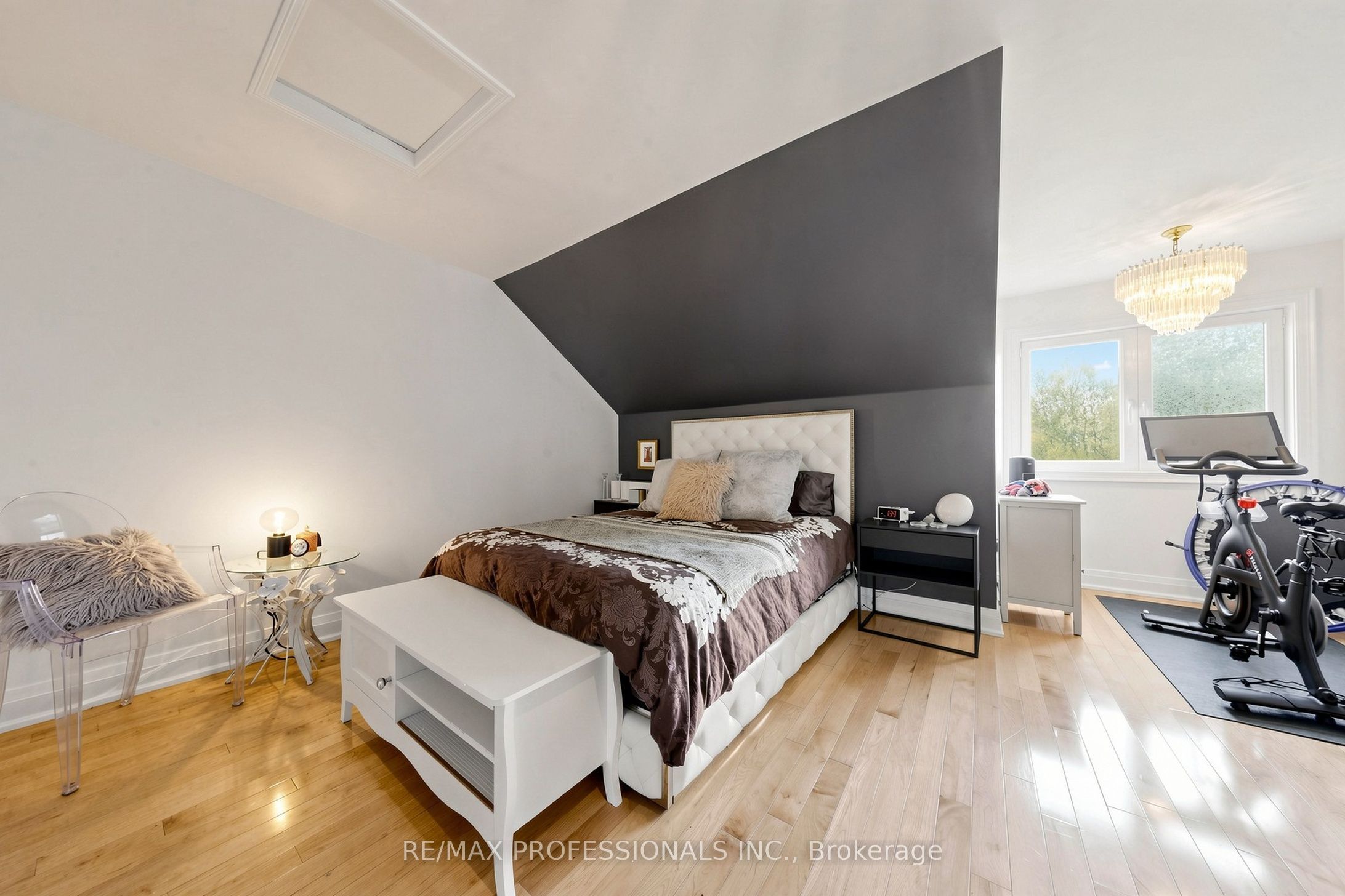 1064 Queen Street W 15a Property Photo 27