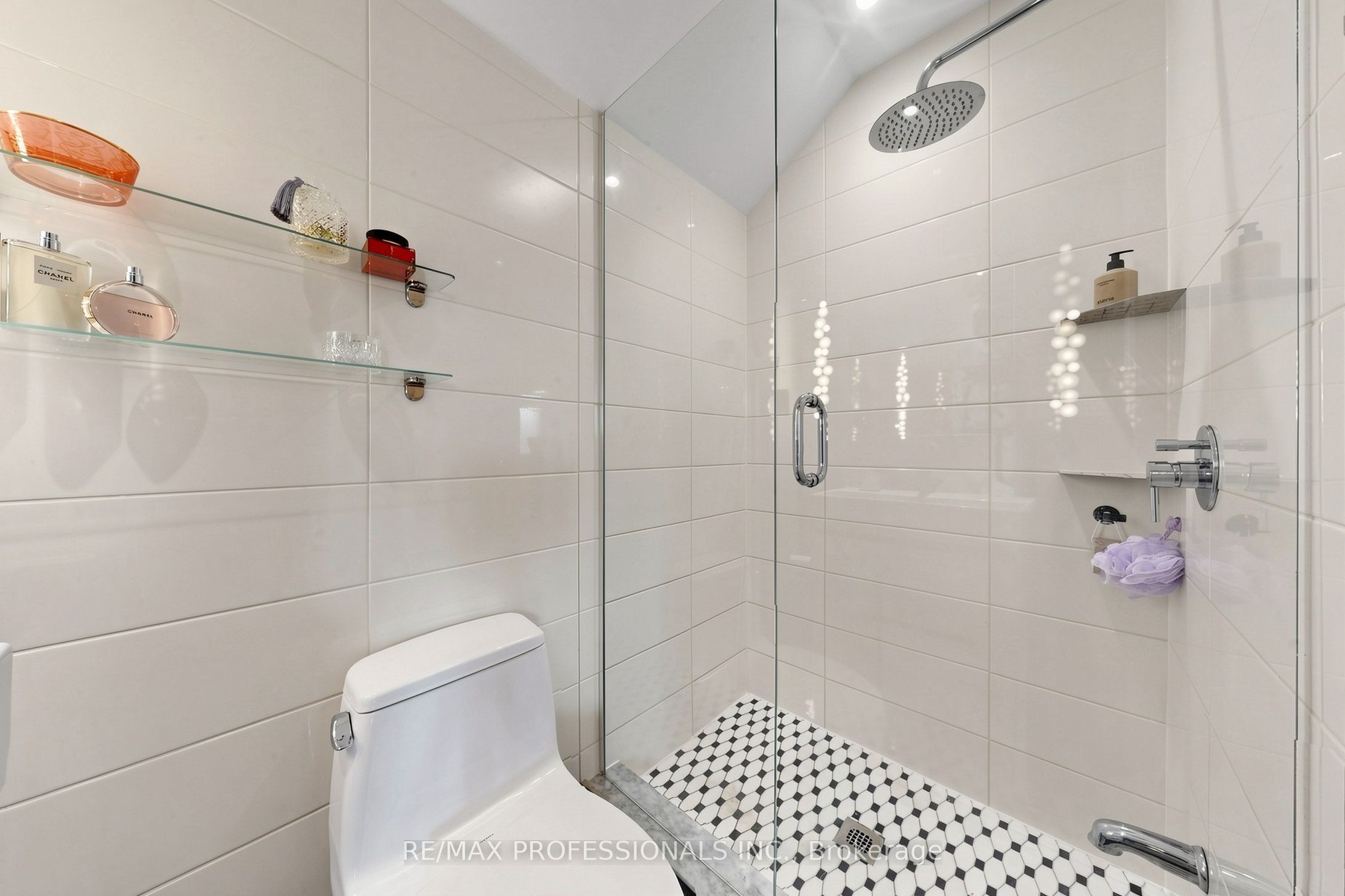 1064 Queen Street W 15a Property Photo 29