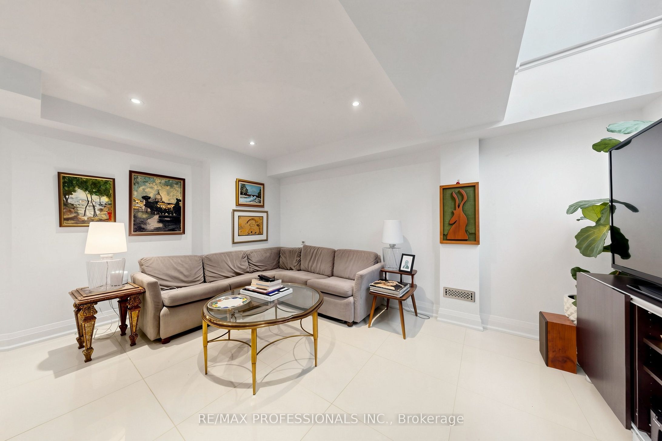 1064 Queen Street W 15a Property Photo 33