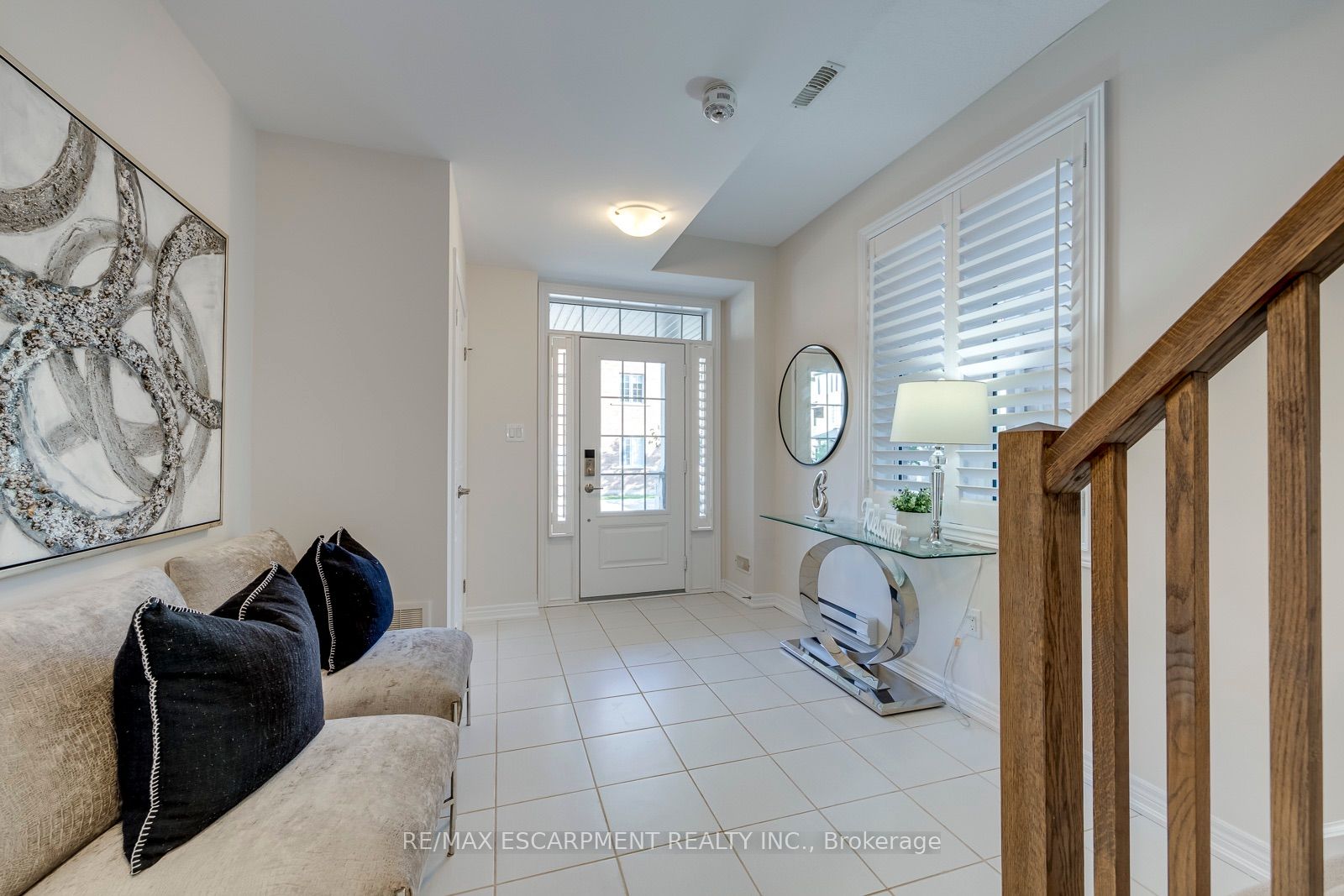 393 Grantham Common Property Photo 4