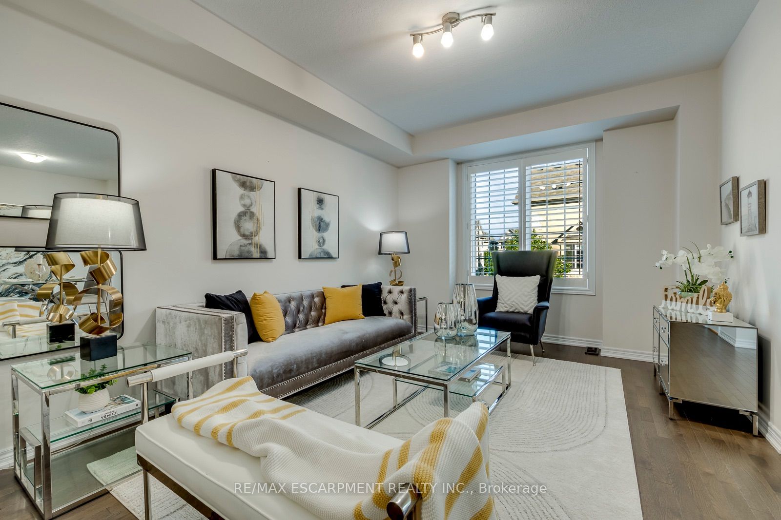 393 Grantham Common Property Photo 15