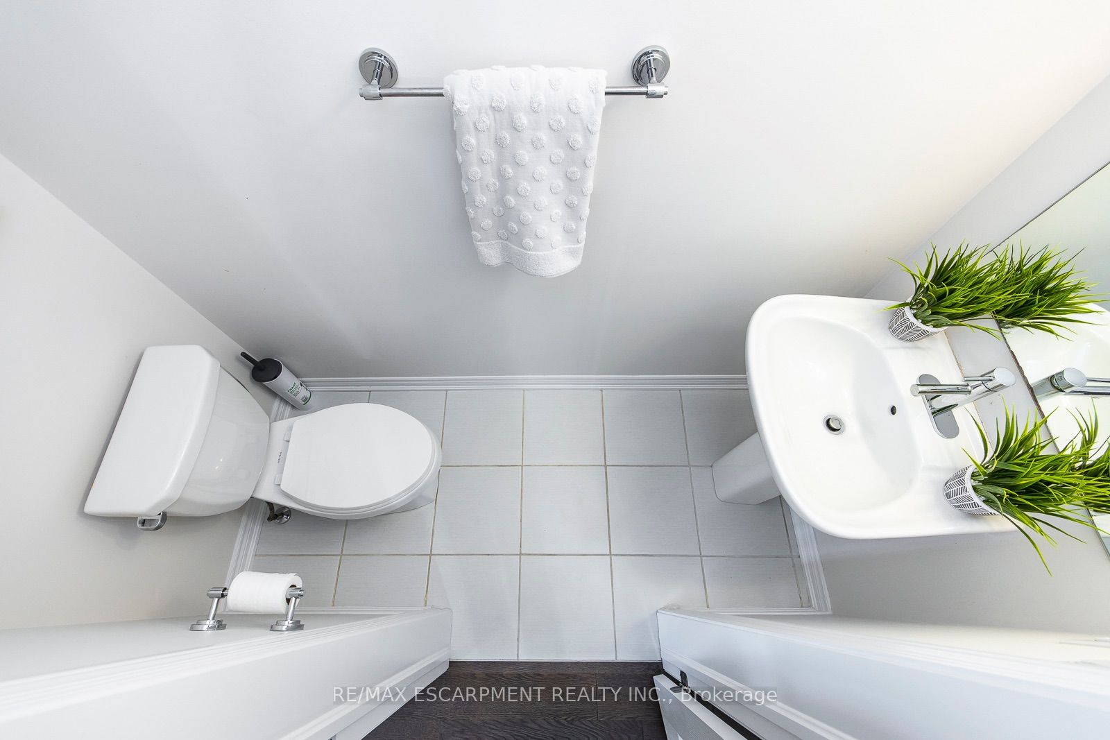 393 Grantham Common Property Photo 23