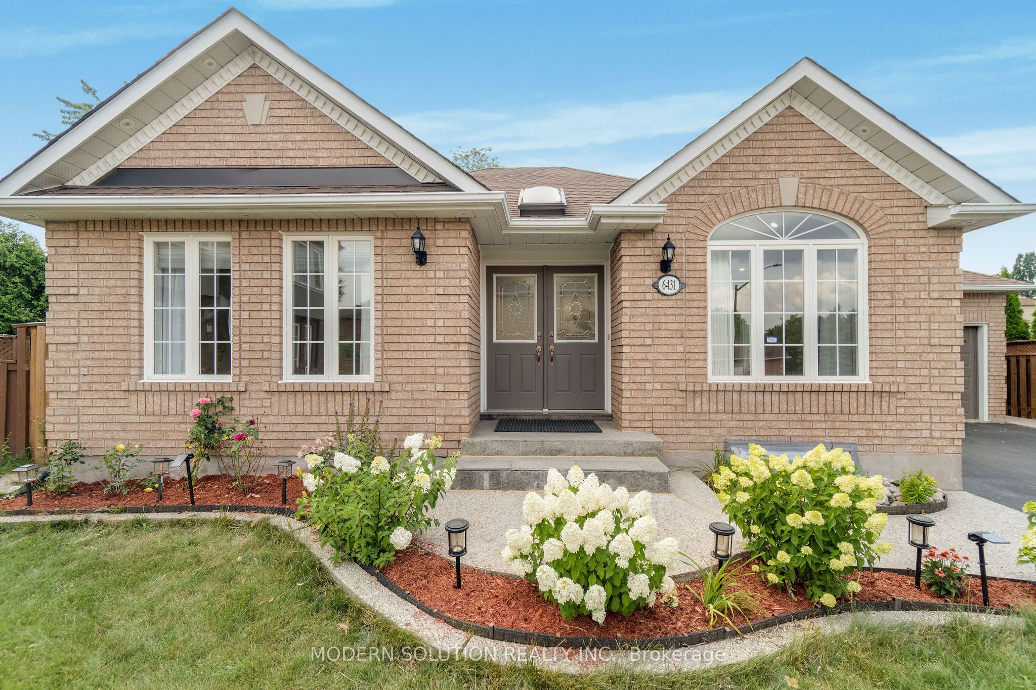 6431 Tenth Line W Property Photo 1