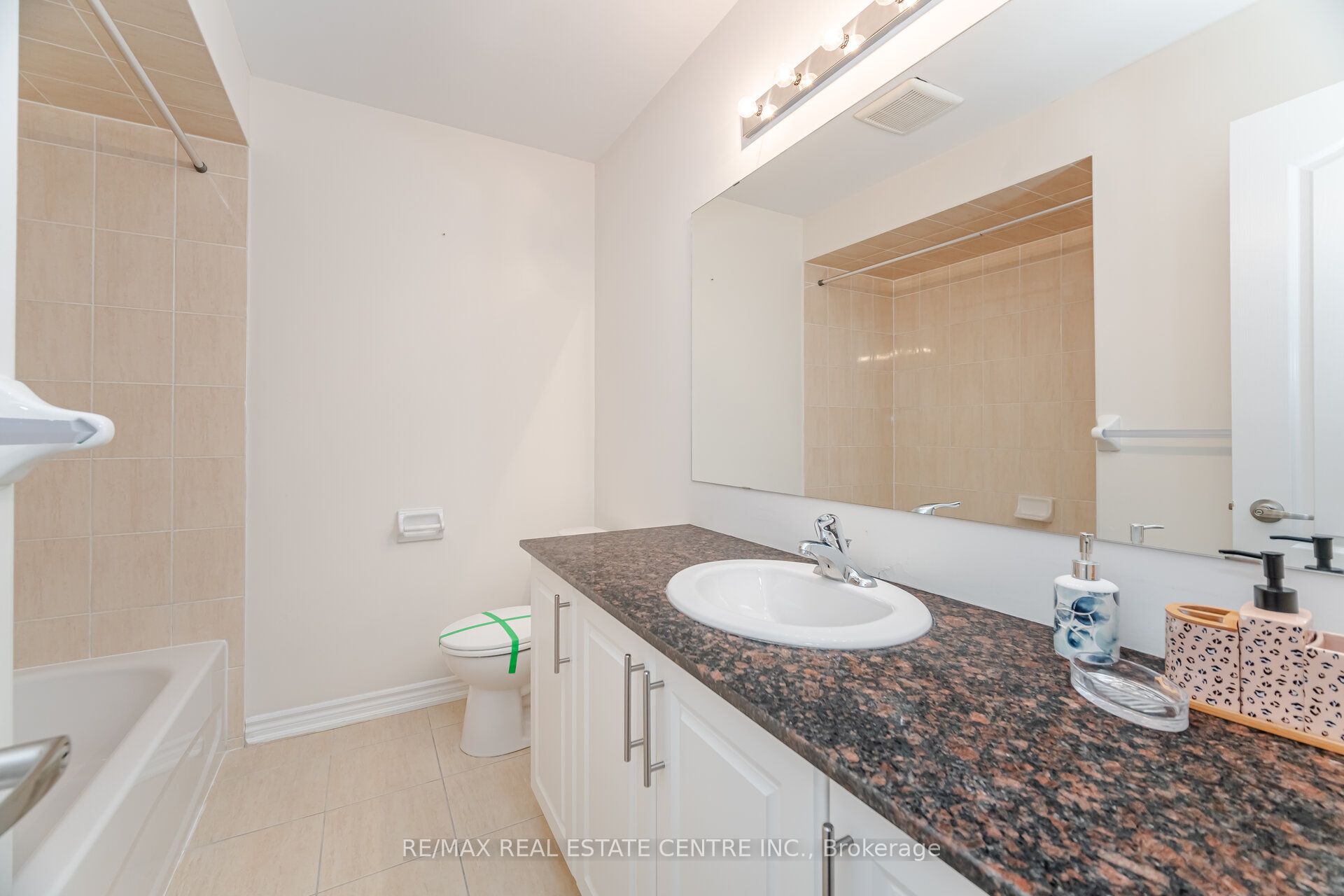 11 Yately Street Property Photo 22