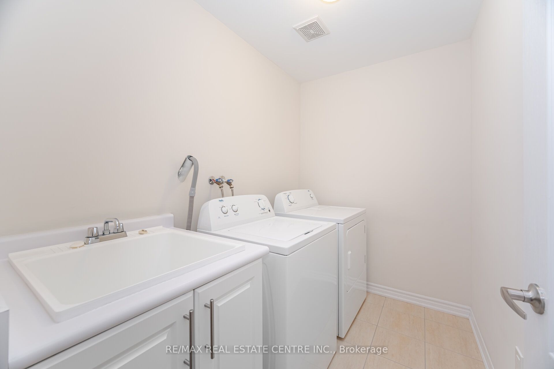 11 Yately Street Property Photo 23