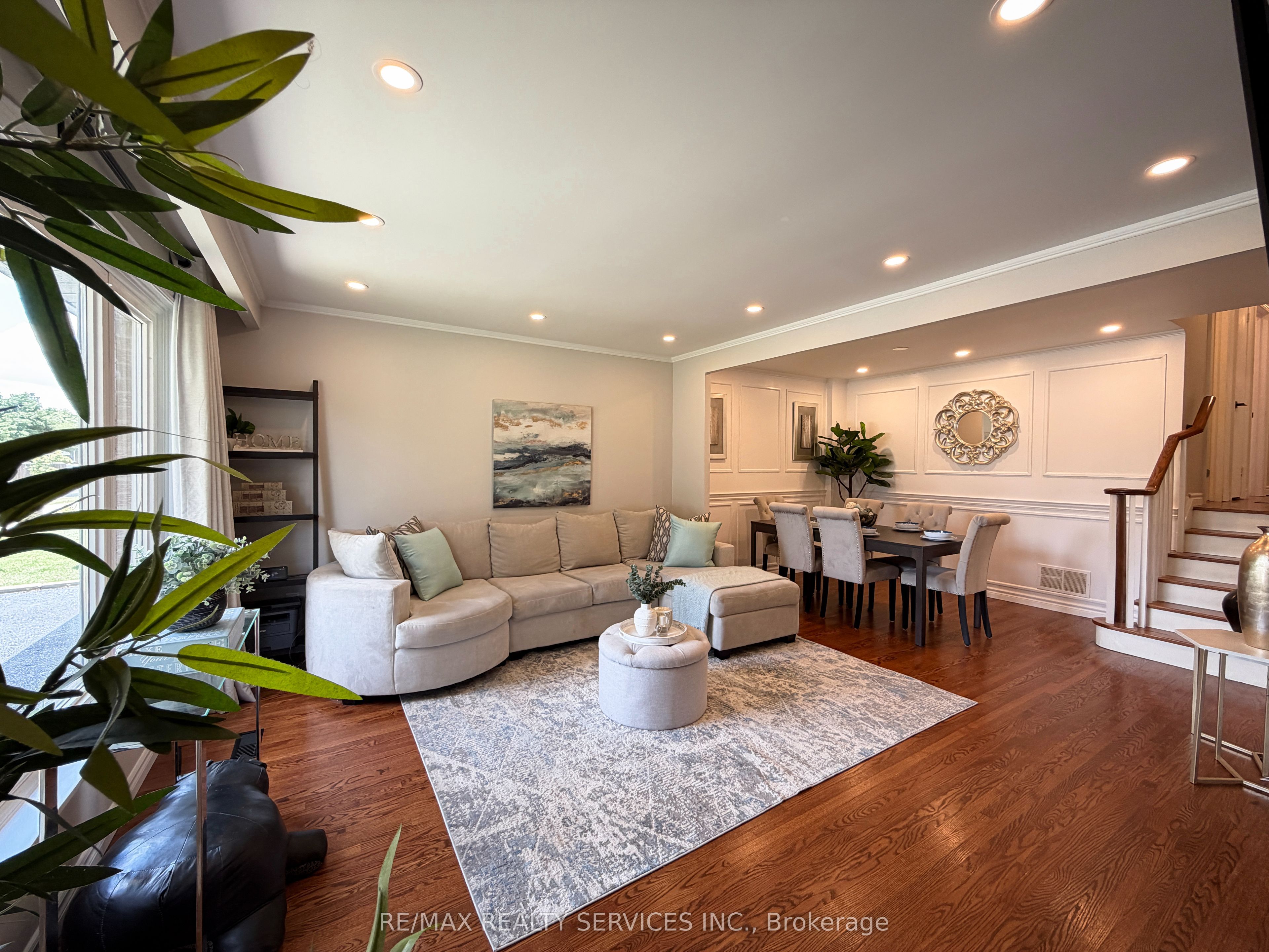238 Laurier Avenue Property Photo 6