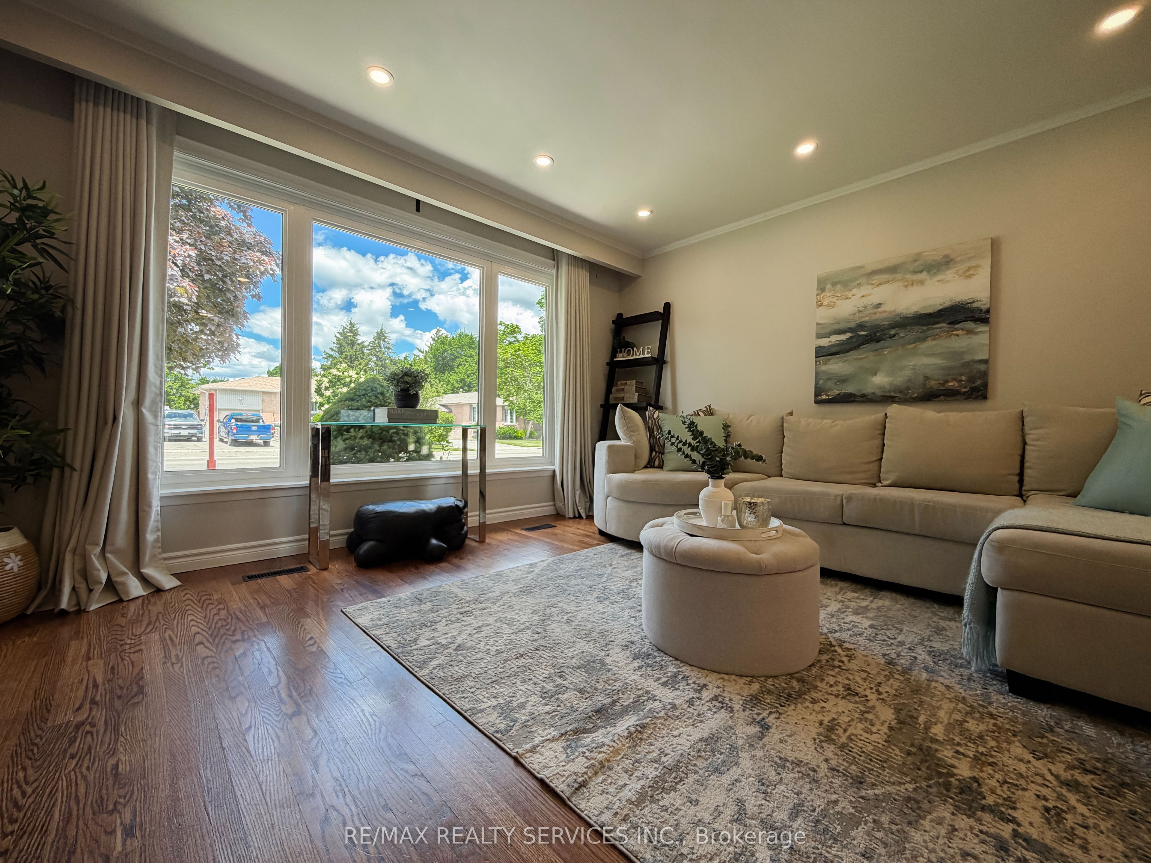 238 Laurier Avenue Property Photo 7