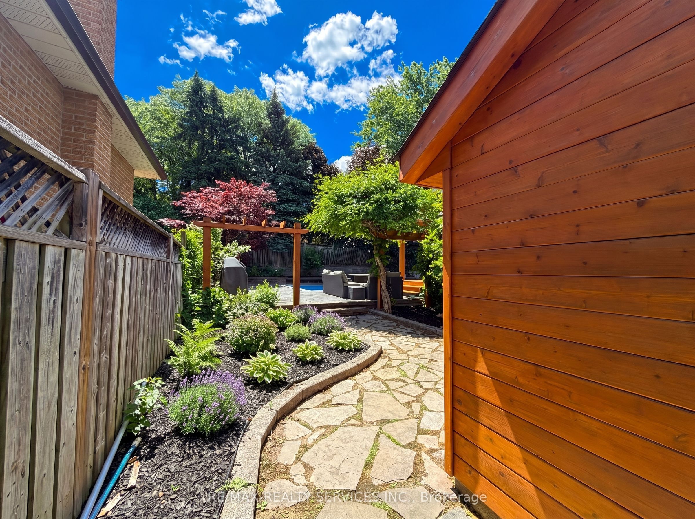 238 Laurier Avenue Property Photo 25