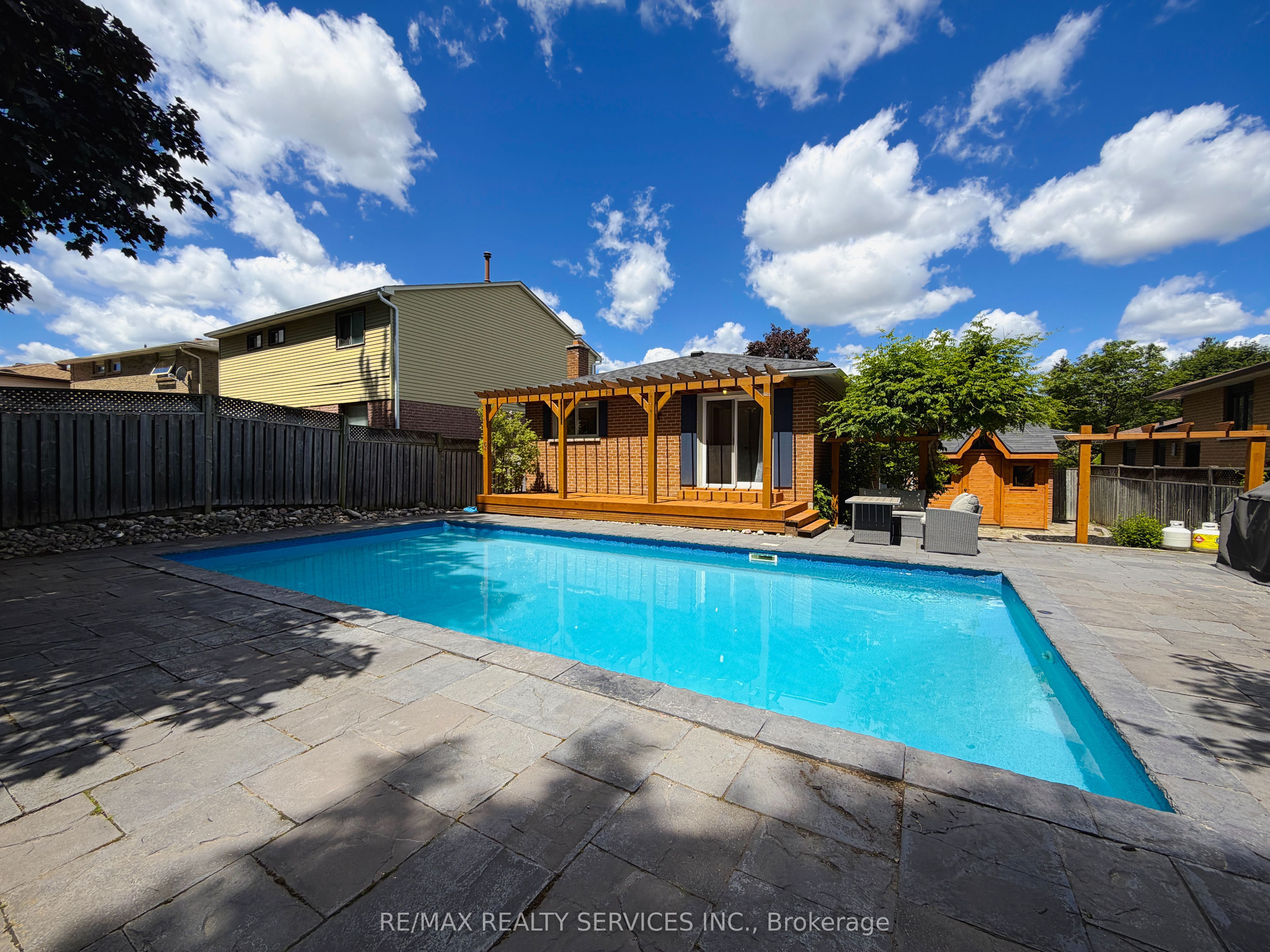 238 Laurier Avenue Property Photo 30
