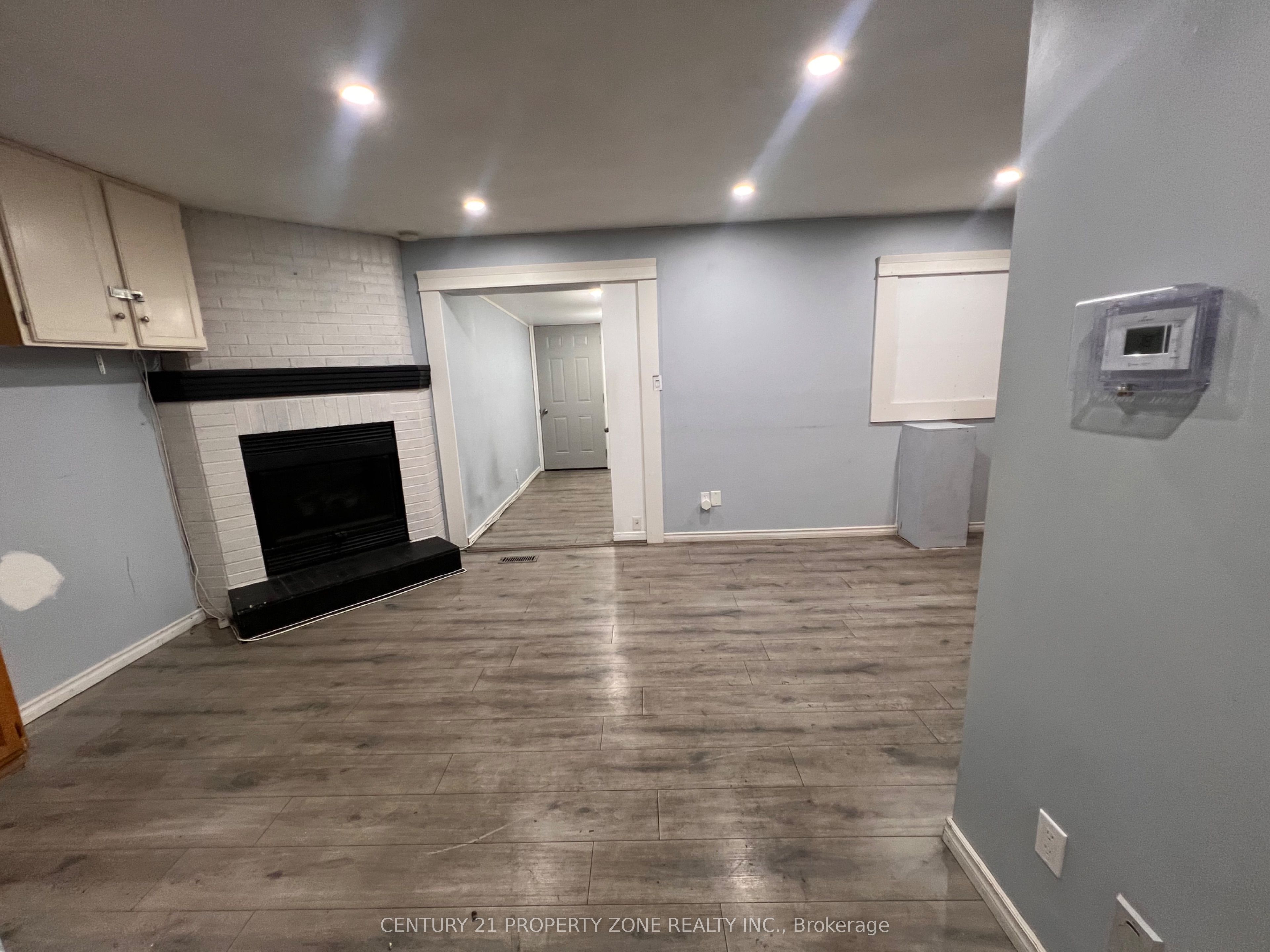 6 Roehampton Crescent W Property Photo 5
