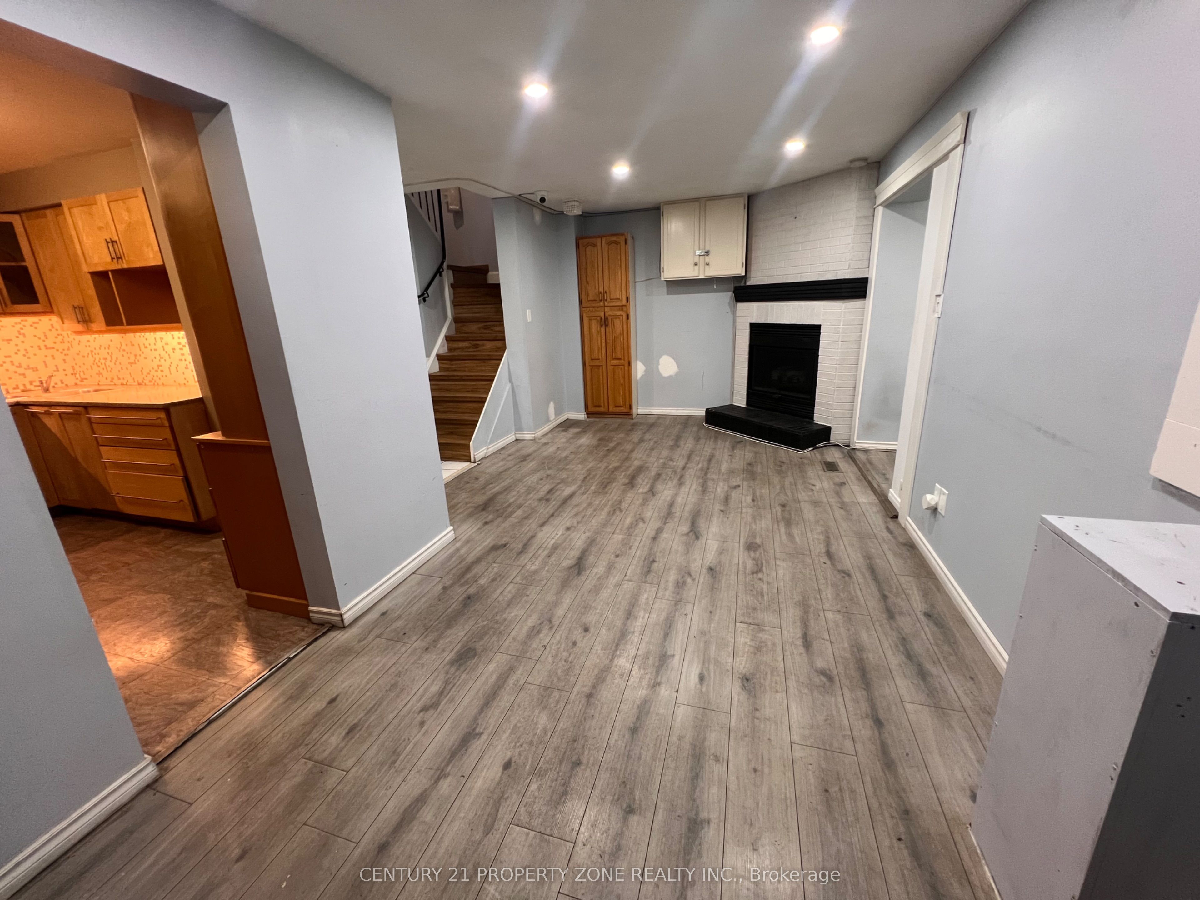 6 Roehampton Crescent W Property Photo 6