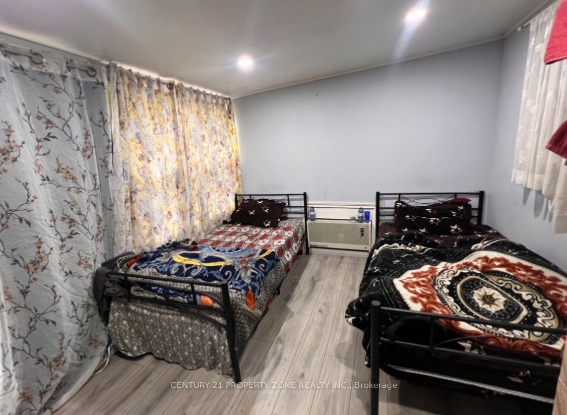 6 Roehampton Crescent W Property Photo 8
