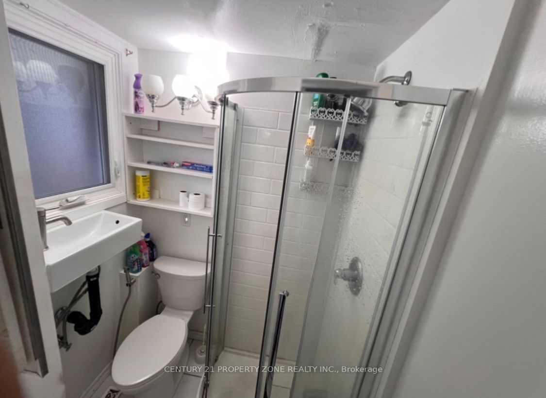 6 Roehampton Crescent W Property Photo 9
