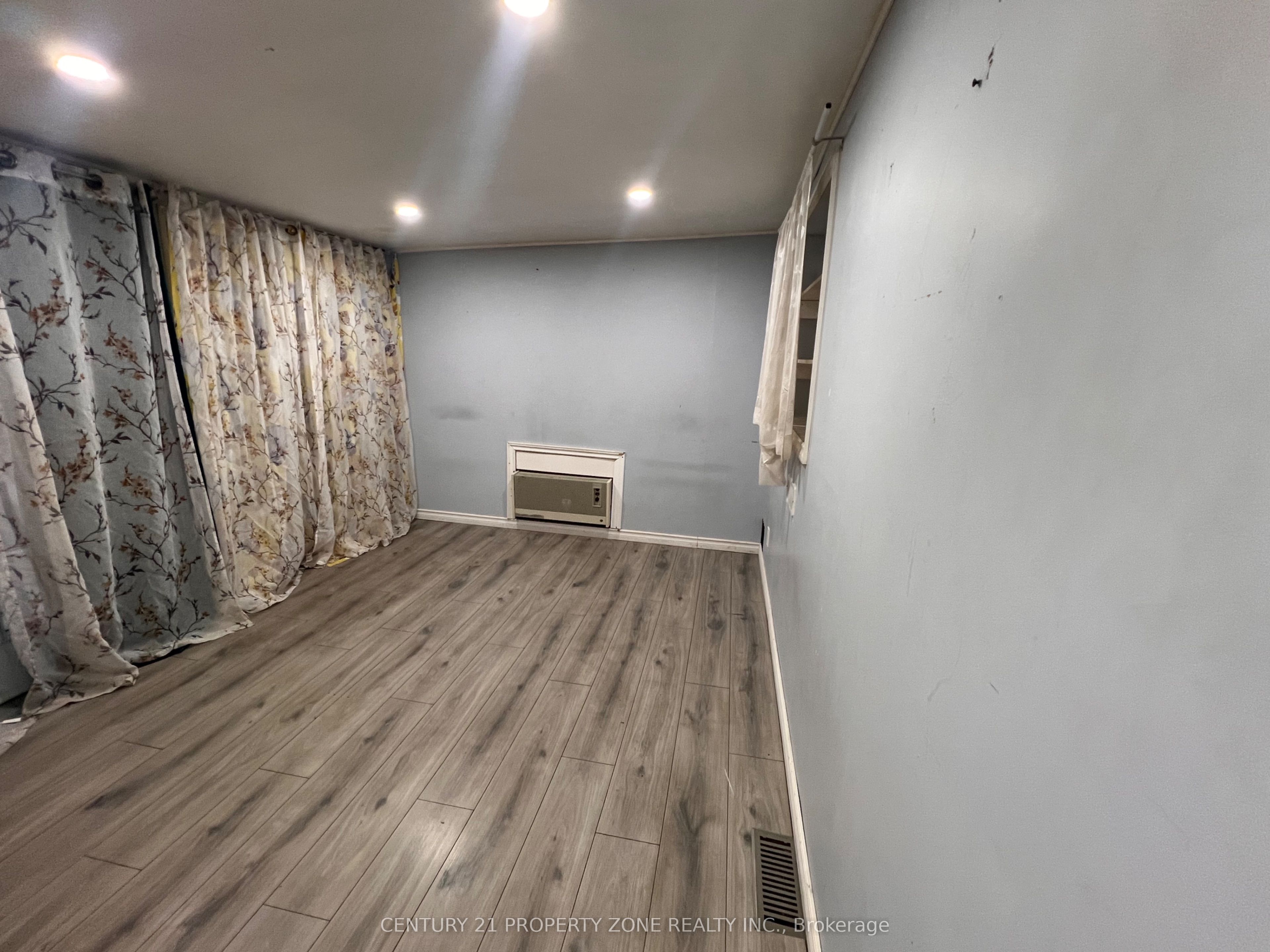 6 Roehampton Crescent W Property Photo 9