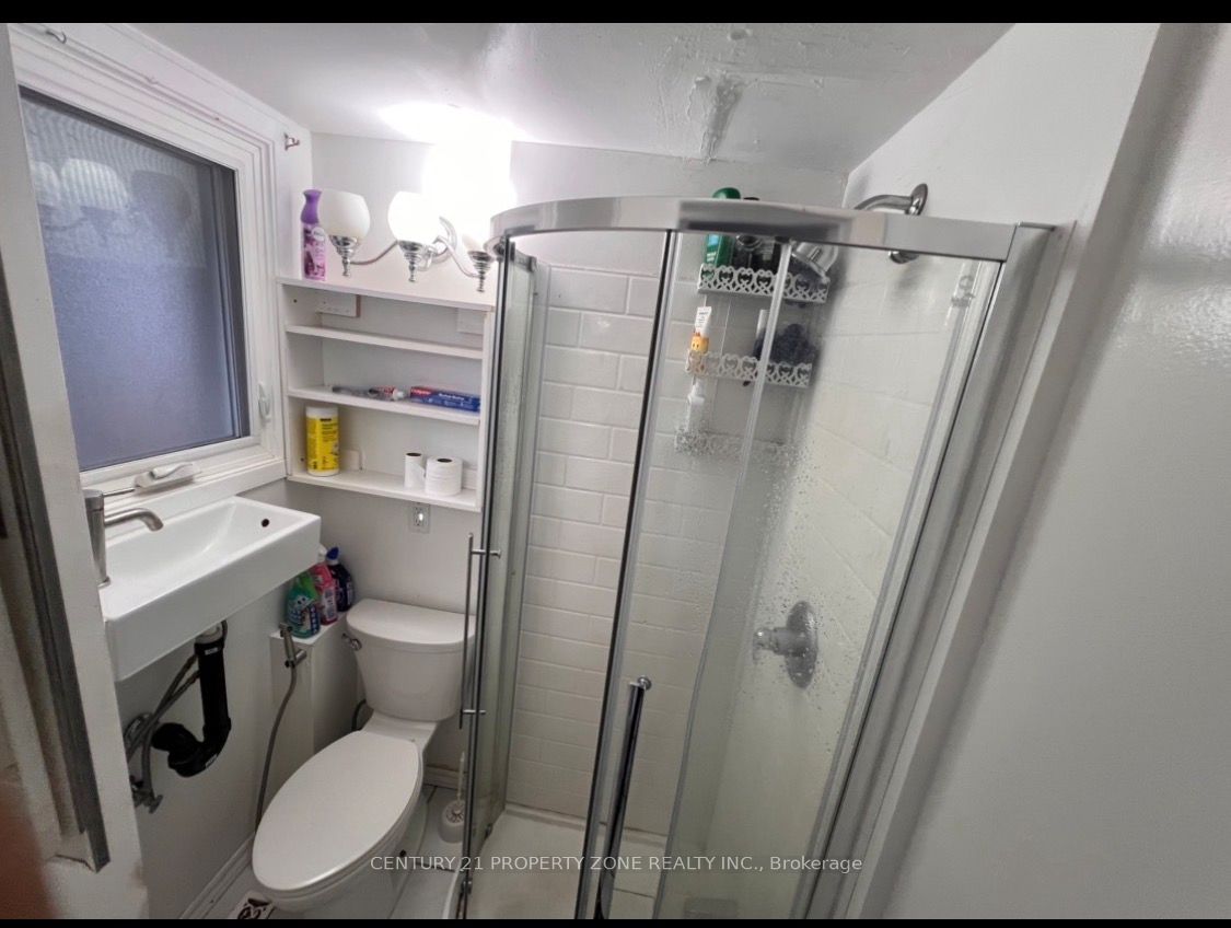 6 Roehampton Crescent W Property Photo 10