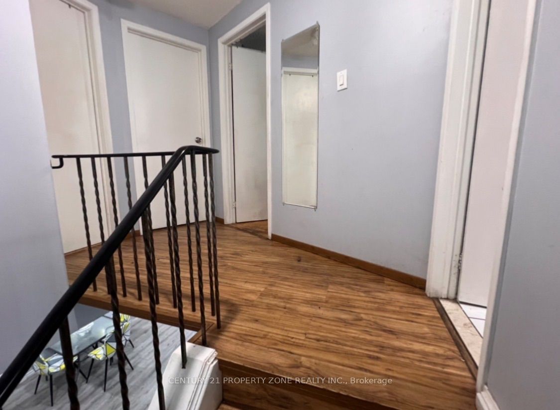 6 Roehampton Crescent W Property Photo 11