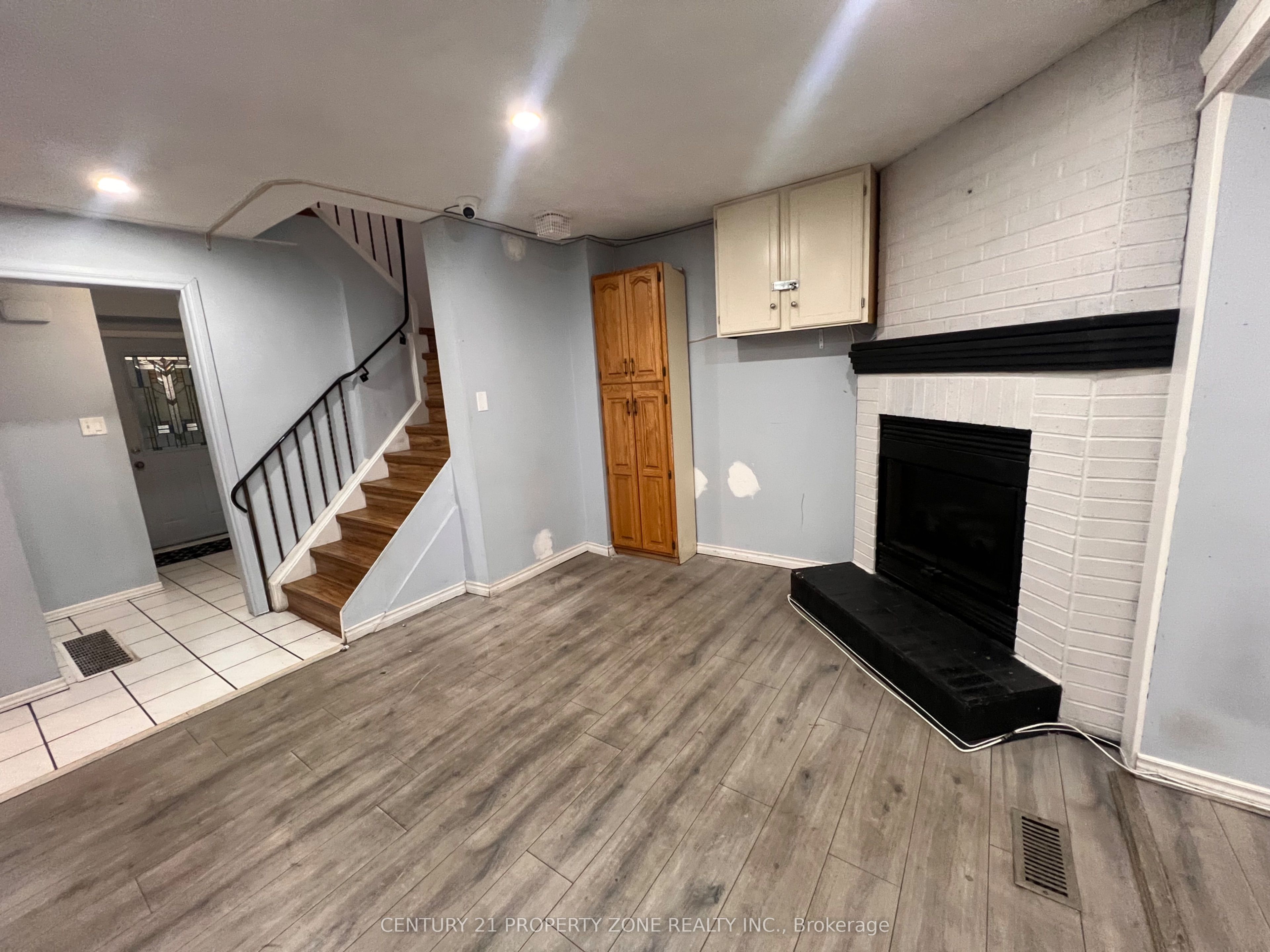 6 Roehampton Crescent W Property Photo 11
