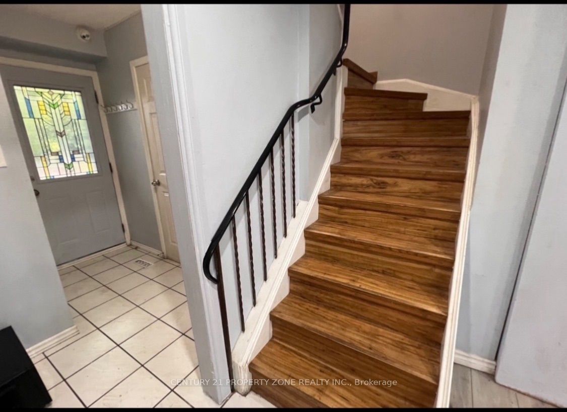 6 Roehampton Crescent W Property Photo 12