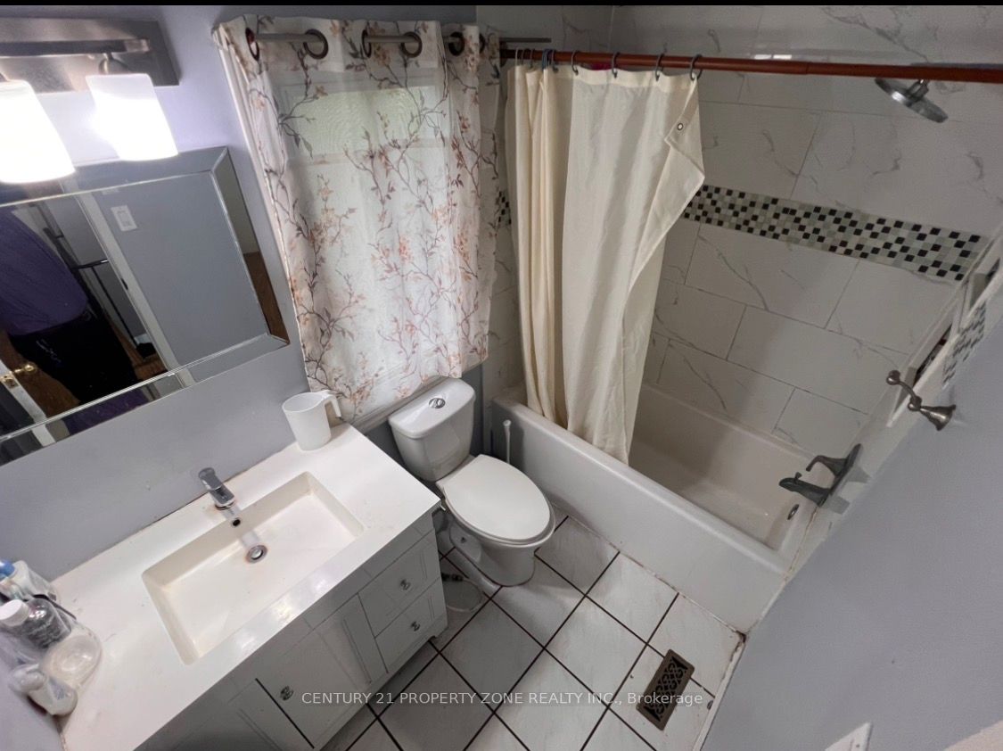 6 Roehampton Crescent W Property Photo 13