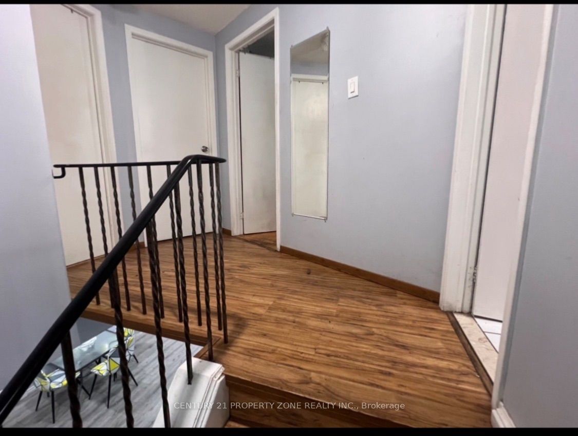 6 Roehampton Crescent W Property Photo 13