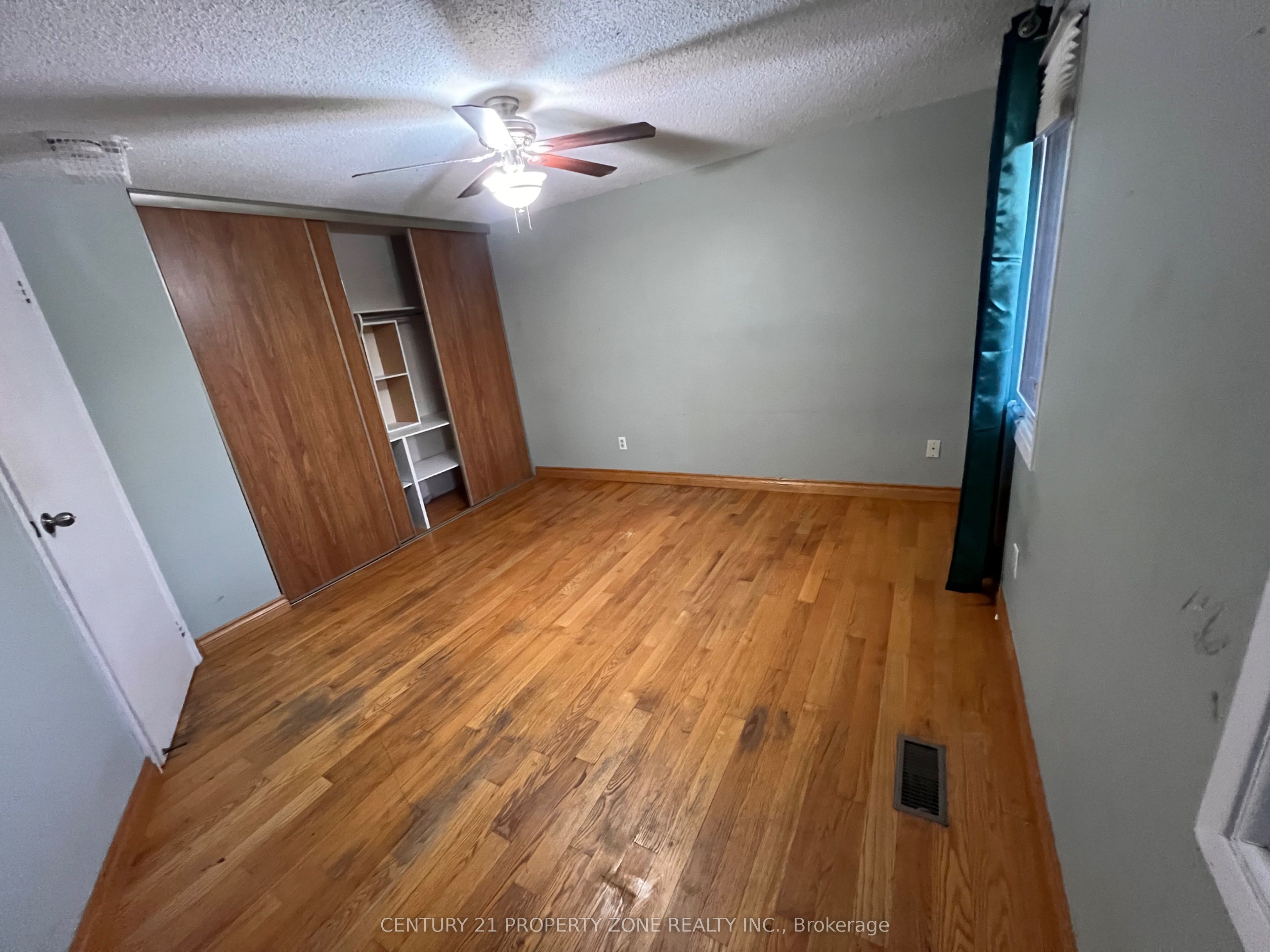 6 Roehampton Crescent W Property Photo 14