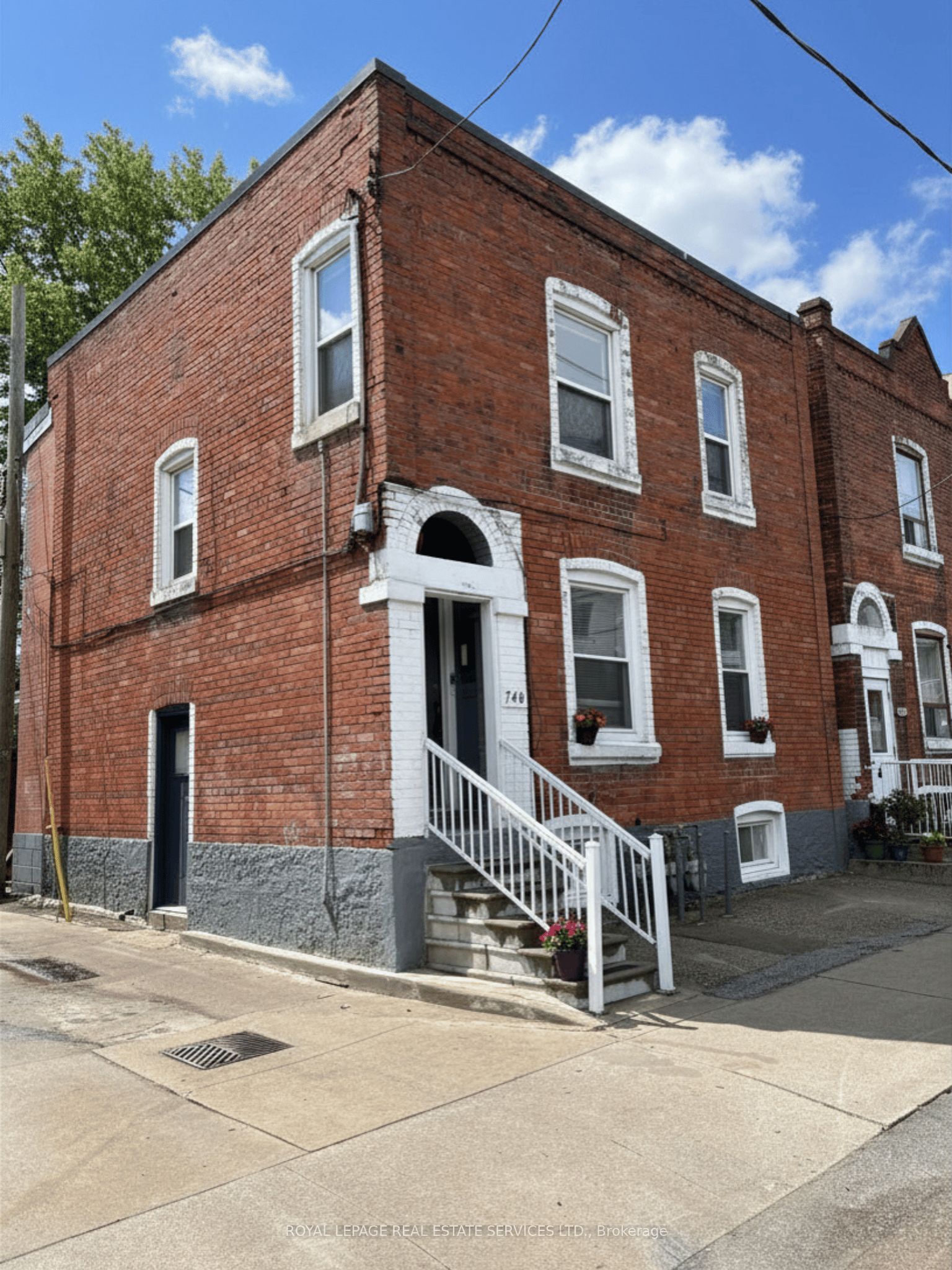 740 Lansdowne Avenue Property Photo 2