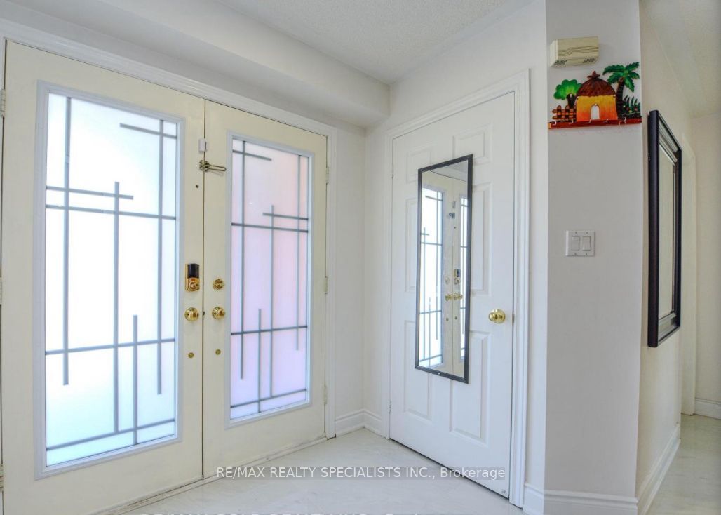 6828 Gracefield Drive Upper Property Photo 3