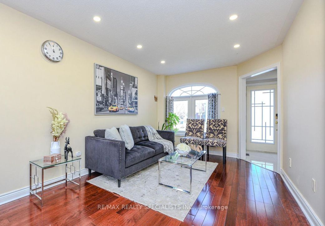 6828 Gracefield Drive Upper Property Photo 4