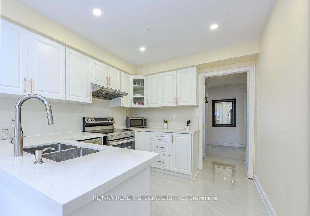6828 Gracefield Drive Upper Property Photo 6