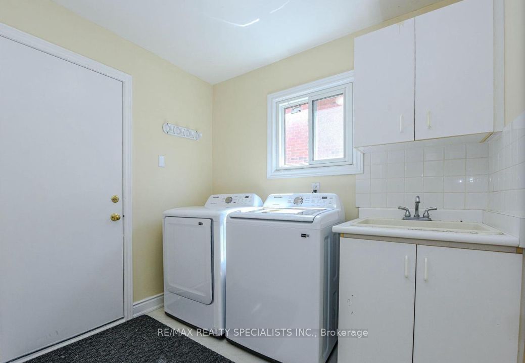 6828 Gracefield Drive Upper Property Photo 11