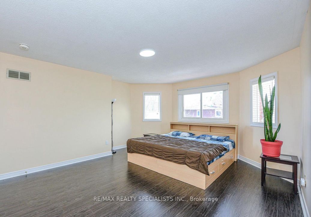 6828 Gracefield Drive Upper Property Photo 12