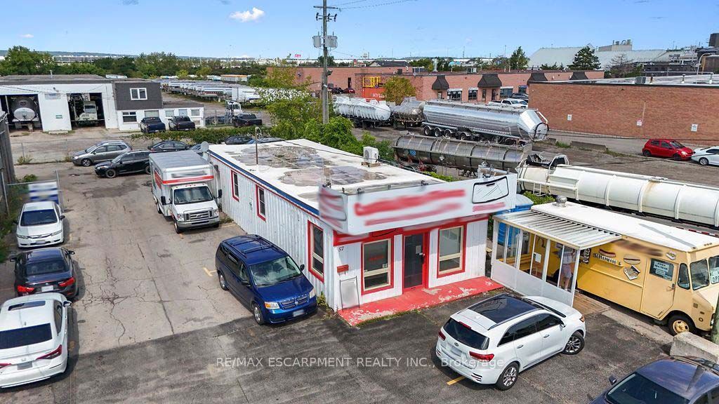 57 Steeles Avenue E Property Photo 1