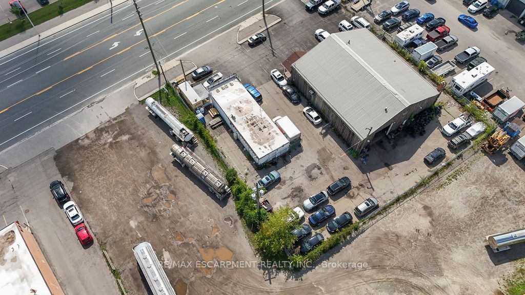 57 Steeles Avenue E Property Photo 3