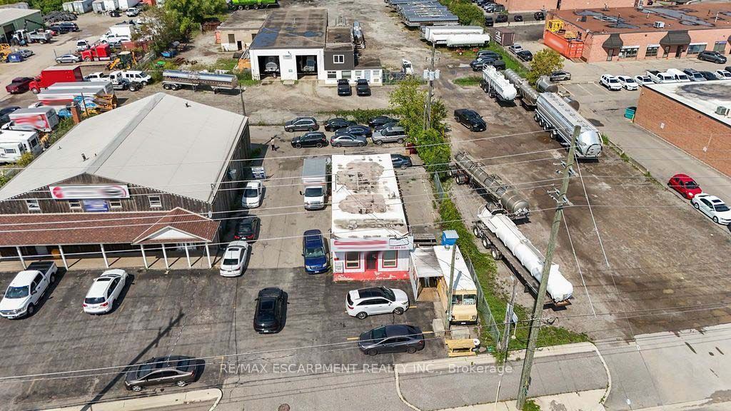 57 Steeles Avenue E Property Photo 6