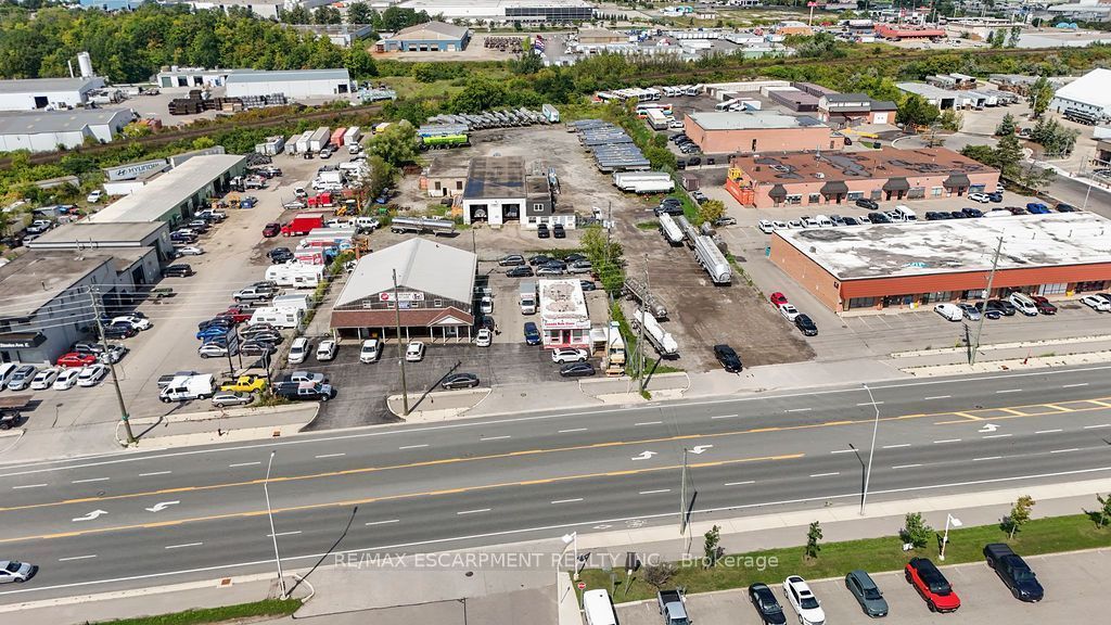57 Steeles Avenue E Property Photo 7